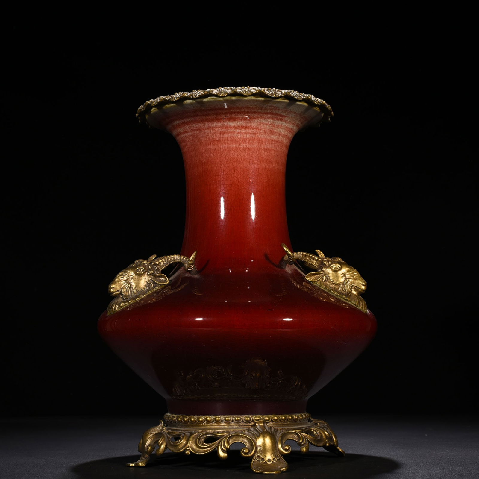 Chinese red glaze and gilt bronze porcelain vase Qing dynasty Qianlong Mark & Period (1 of 8)