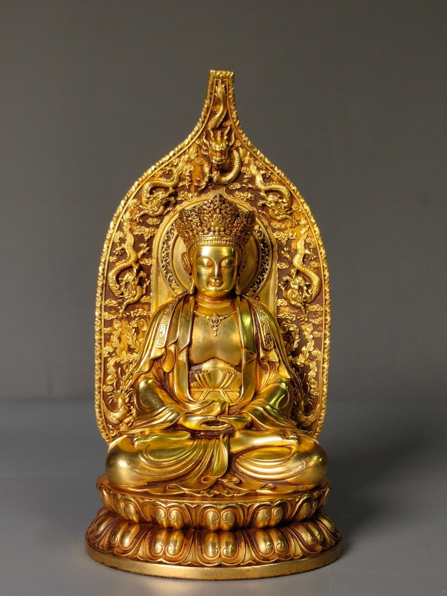 Chinese gilt bronze buddha figure Qing dynasty: Size: Height 15 cm - Width 8 cm Materials: Gilt Bronze Time Period: Qing dynasty Manufactured Date: Qianlong Period Object: Chinese Antique ⛨ Purchase With Confidence ✔ Verified Auc