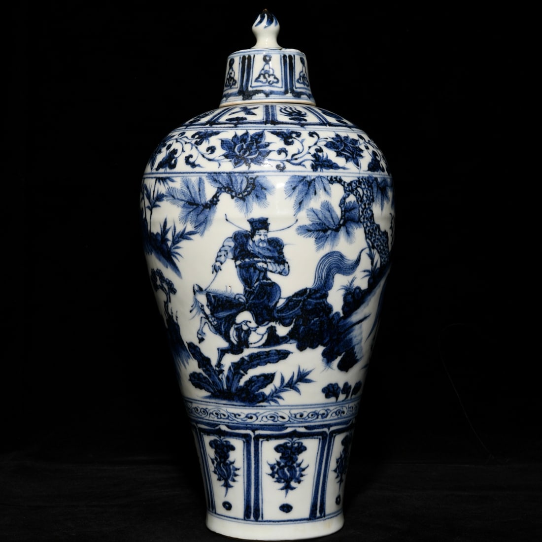 Chinese blue and white porcelain vase Yuan dynasty: Size: Height 37.8 cm - Width 18.5 cm Materials: Porcelain Time Period: Yuan dynasty Manufactured Date: 13th-c Period Object: Chinese Antique ⛨ Purchase With Confidence ✔ Verified Au