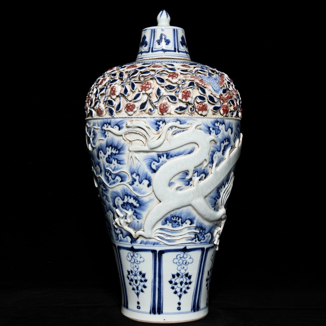Chinese blue and white porcelain vase Yuan dynasty (1 of 9)