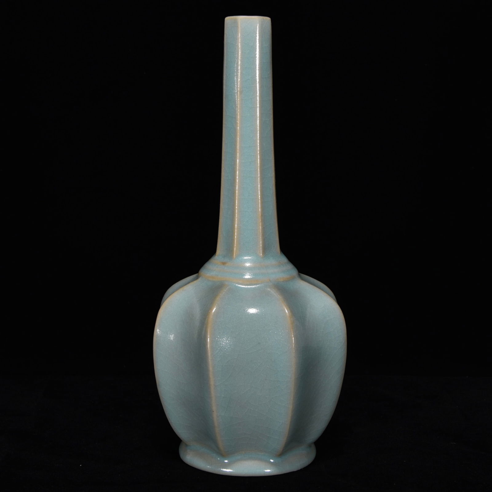 Song Dynasty Ru kiln azure glaze eight-sided vase (1 of 9)