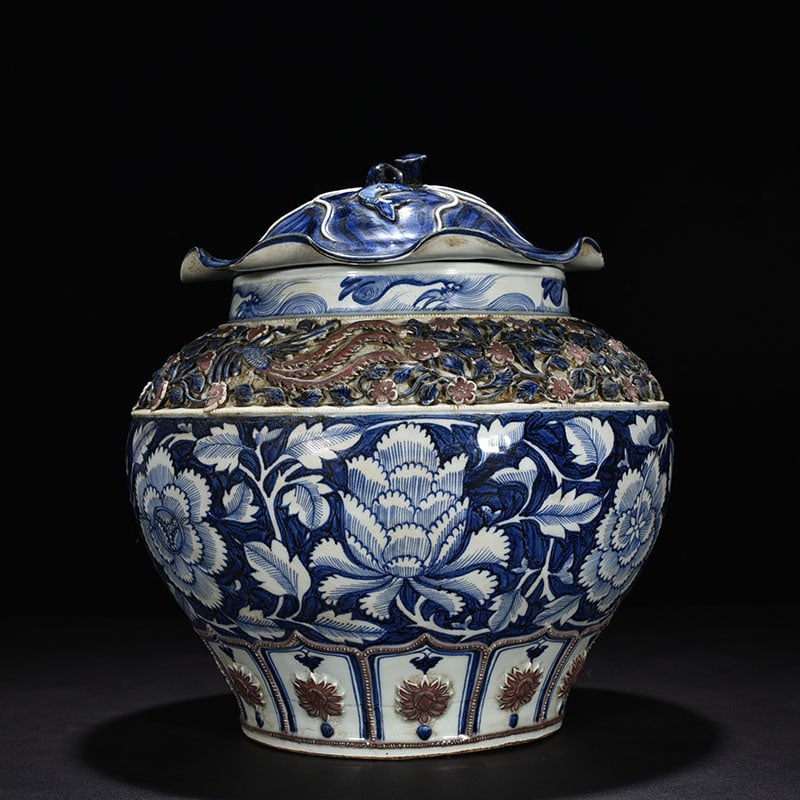 Chinese blue and white porcelain jar Yuan dynasty: Size: Height 36 cm - Width 30 cm Materials: Porcelain Time Period: Yuan dynasty Manufactured Date: 13th-c Period Object: Chinese Antique ⛨ Purchase With Confidence ✔ Verified Auctio