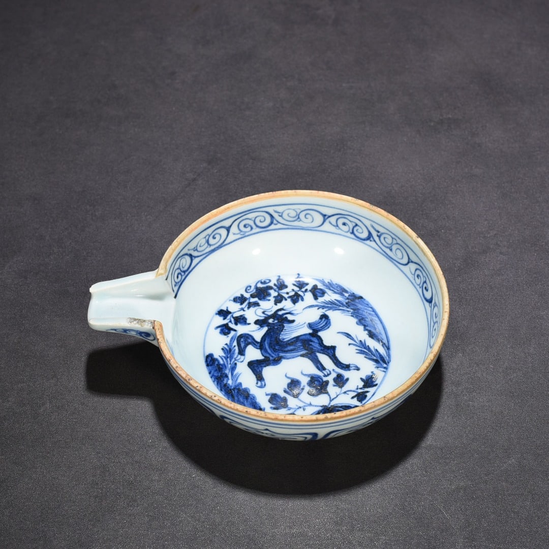Chinese blue and white porcelain washer Yuan dynasty: Size: Width 16.5 cm - Height 4.5 cm Materials: Porcelain Time Period: Yuan dynasty Manufactured Date: 13th-c Period Object: Chinese Antique ⛨ Purchase With Confidence ✔ Verified Auc