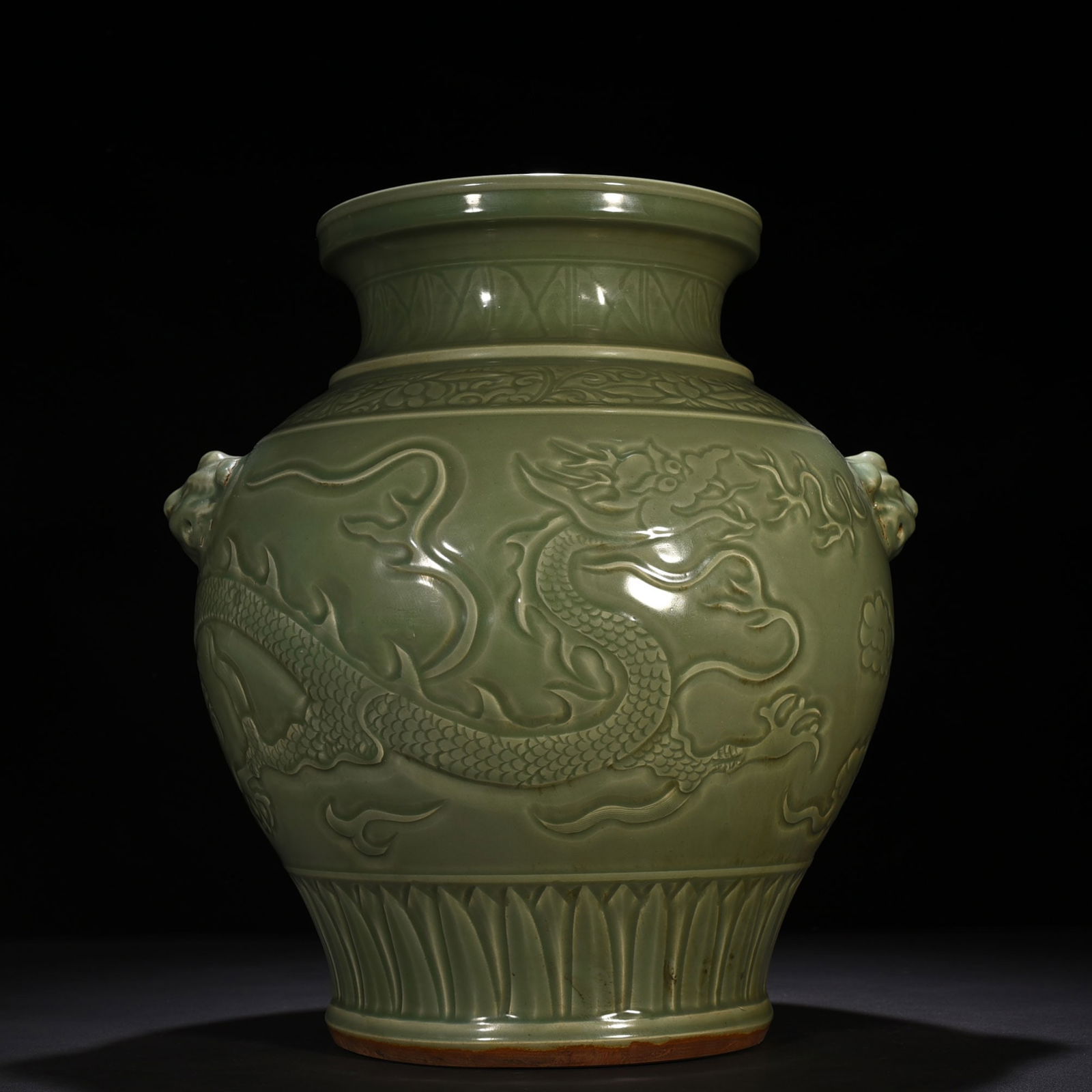 Yuan Dynasty Longquan carved dragon and animal ears large jar: Size: Height 49 cm - Width 39 cm Materials: Porcelain Time Period: Yuan dynasty Manufactured Date: 13th-c Period Object: Chinese Antique ⛨ Purchase With Confidence ✔ Verified Auctio