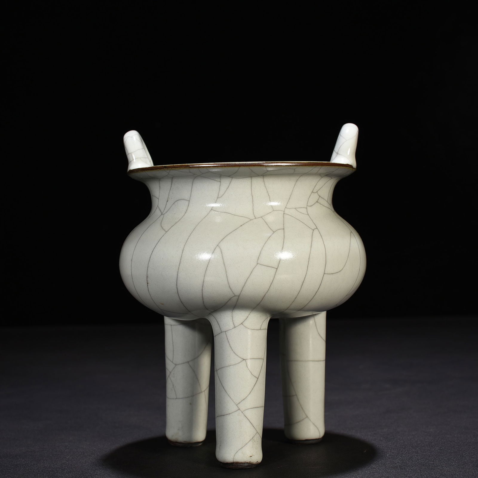 Song Dynasty official kiln moon white glaze tube foot furnace (1 of 7)