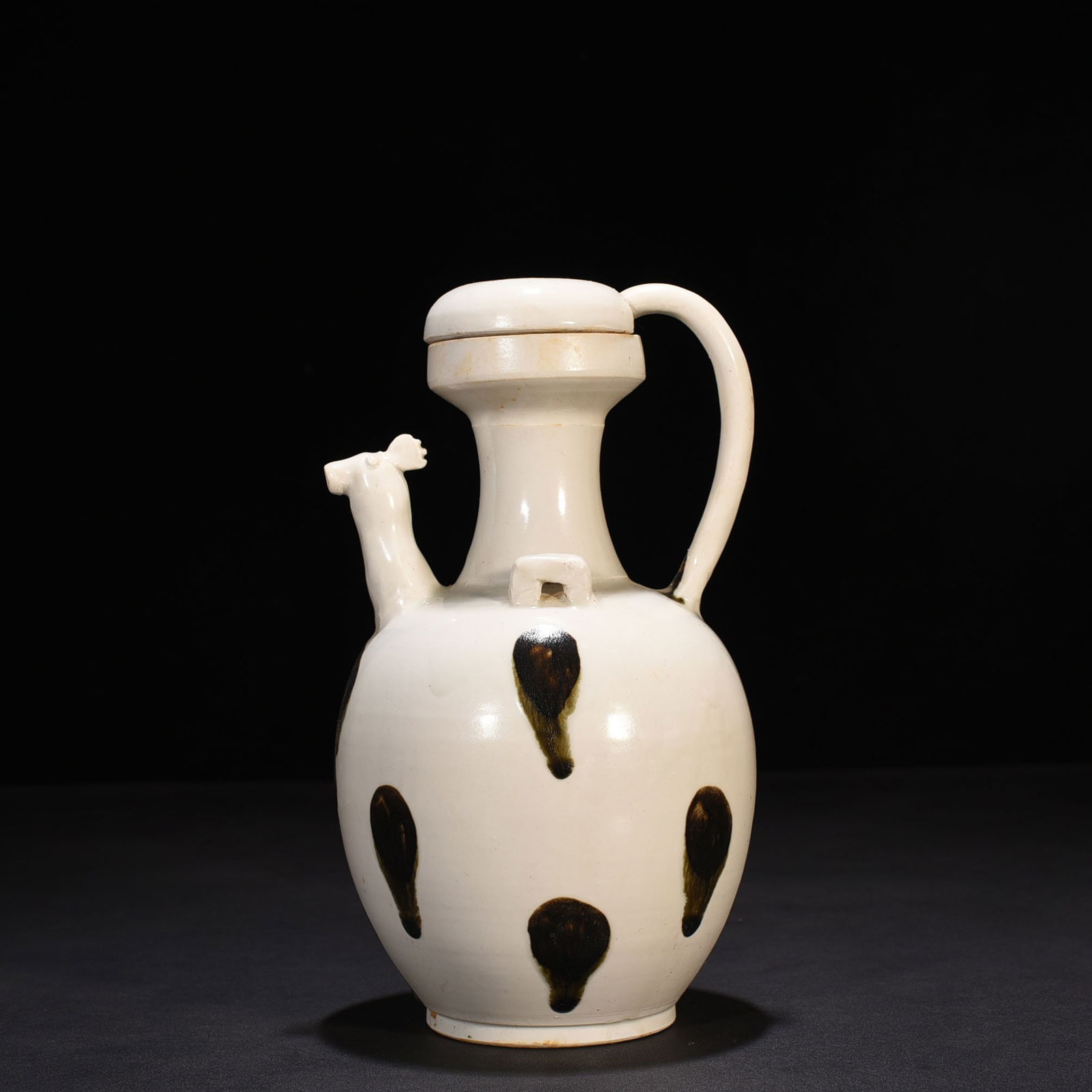 Chinese ding kiln porcelain pot Song dynasty: Size: Height 25 cm - Width 14 cm Materials: Porcelain Time Period: Song dynasty Manufactured Date: 10th-c Object: Chinese Antique ⛨ Purchase With Confidence ✔ Verified Auction House