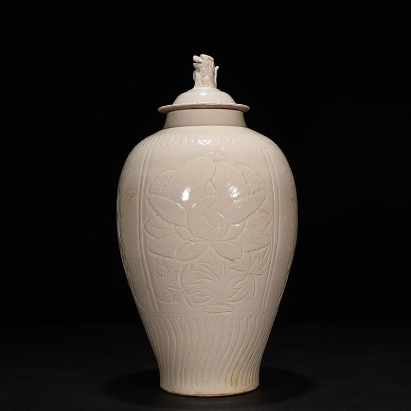 Song Dynasty Ding kiln carved flower porcelain lid jar (1 of 9)