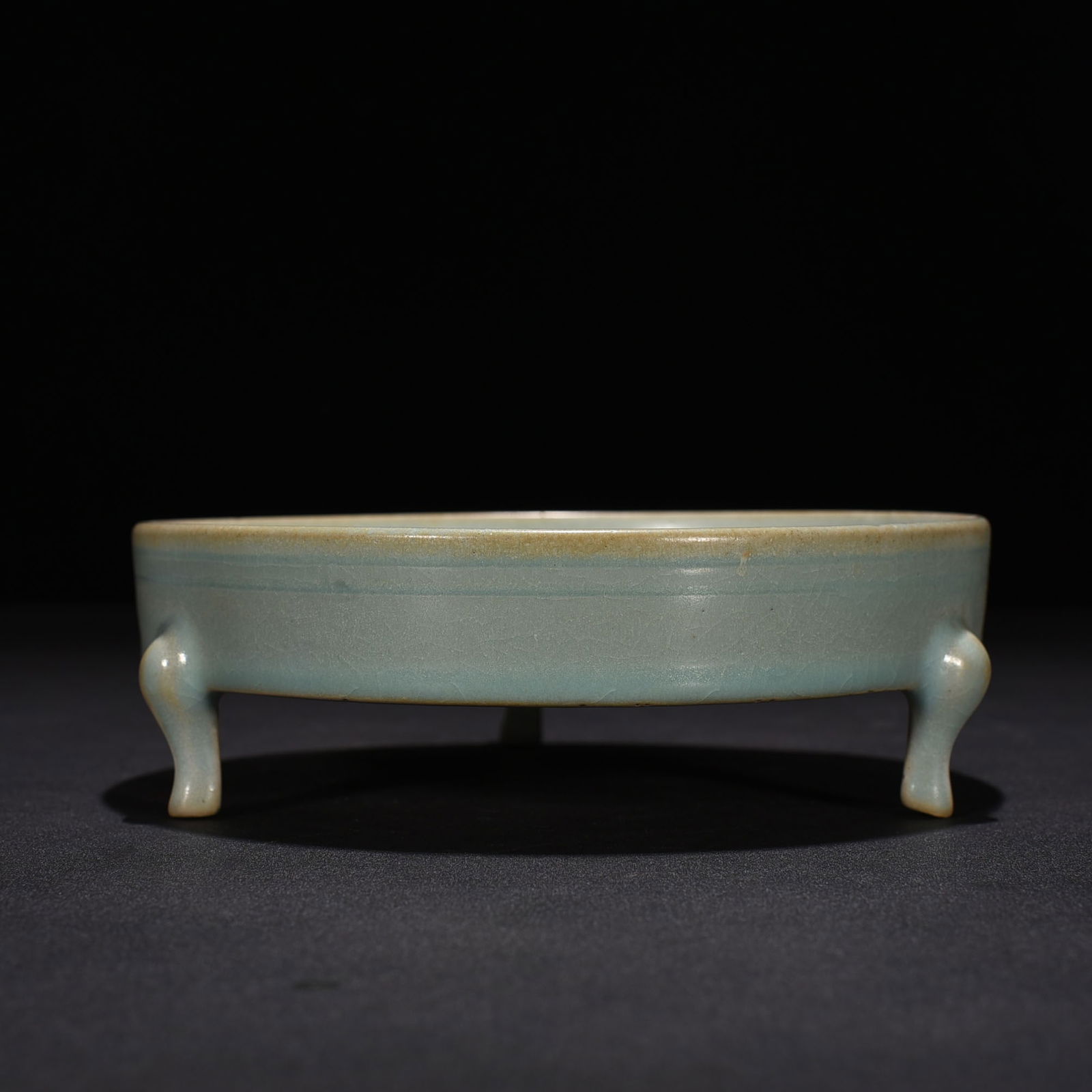 Song Dynasty Ru kiln azure glaze three-legged wash: Size: Width 20 cm - Height 6.5 cm Materials: Porcelain Time Period: Song dynasty Manufactured Date: 10th-c Period Object: Chinese Antique ⛨ Purchase With Confidence ✔ Verified Aucti