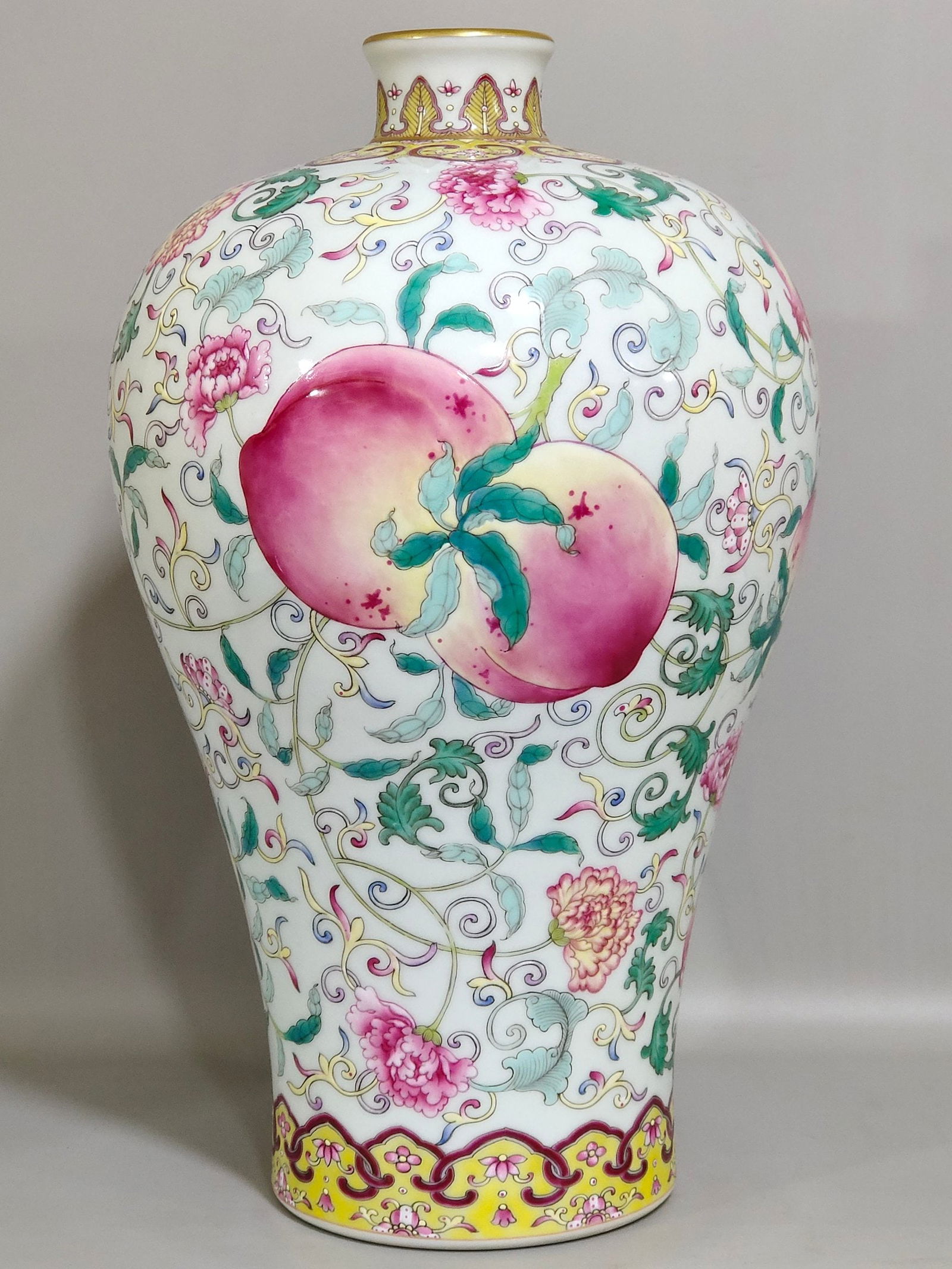 Chinese famille rose porcelain vase Qing dynasty Yongzheng Mark & Period (1 of 8)