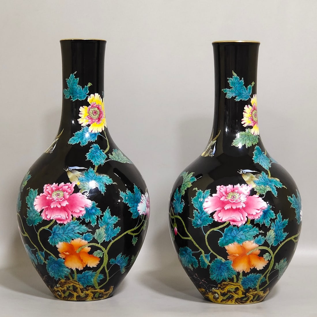 Qing Dynasty Yongzheng black gold glaze poppy poem olive vase: Size: Height 21.5 cm - Width 10.5 cm Materials: Porcelain Time Period: Qing dynasty Manufactured Date: Yongzheng Mark & Period Object: Chinese Antique ⛨ Purchase With Confidence ✔ V