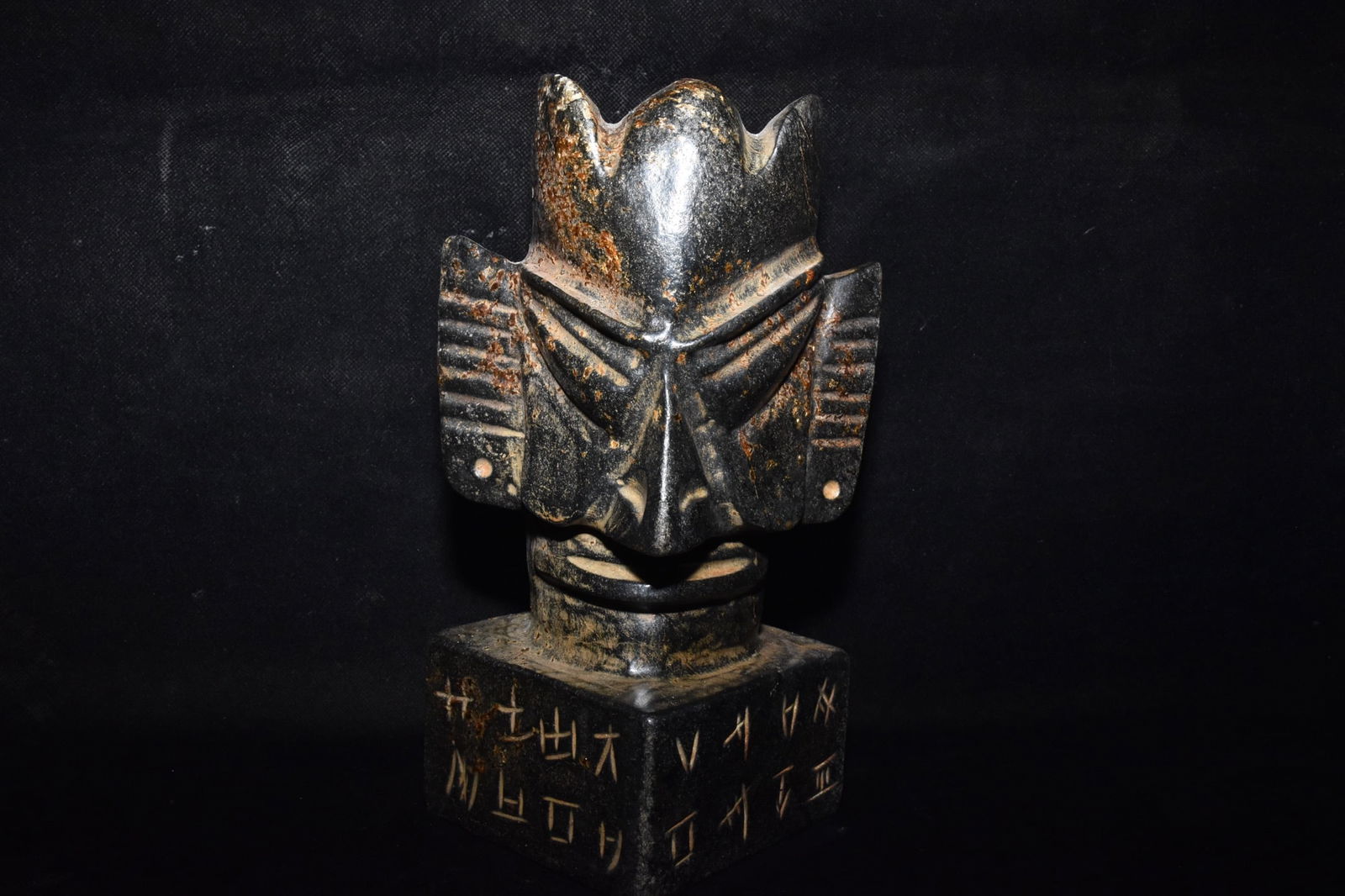 Chinese Hongshan culture jade carved ornaments: Size: Height 24 cm - Width 14 cm Materials: Natural Jade Time Period: Hongshan Culture Manufactured Date: 3000-BC Object: Chinese Antique ⛨ Purchase With Confidence ✔ Verified Aucti