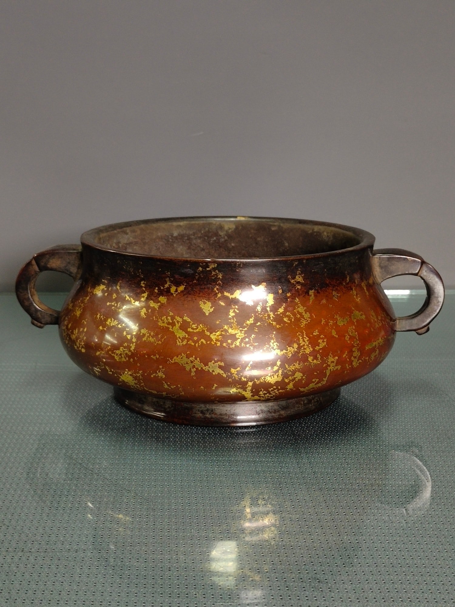 Chinese gilt bronze incense burner Ming dynasty Xuande Mark & Period: Size: Width 26 cm - Height 9.5 cm Materials: Gilt Bronze Time Period: Ming dynasty Manufactured Date: Xuande Mark & Period Object: Chinese Antique ⛨ Purchase With Confidence ✔ Verif