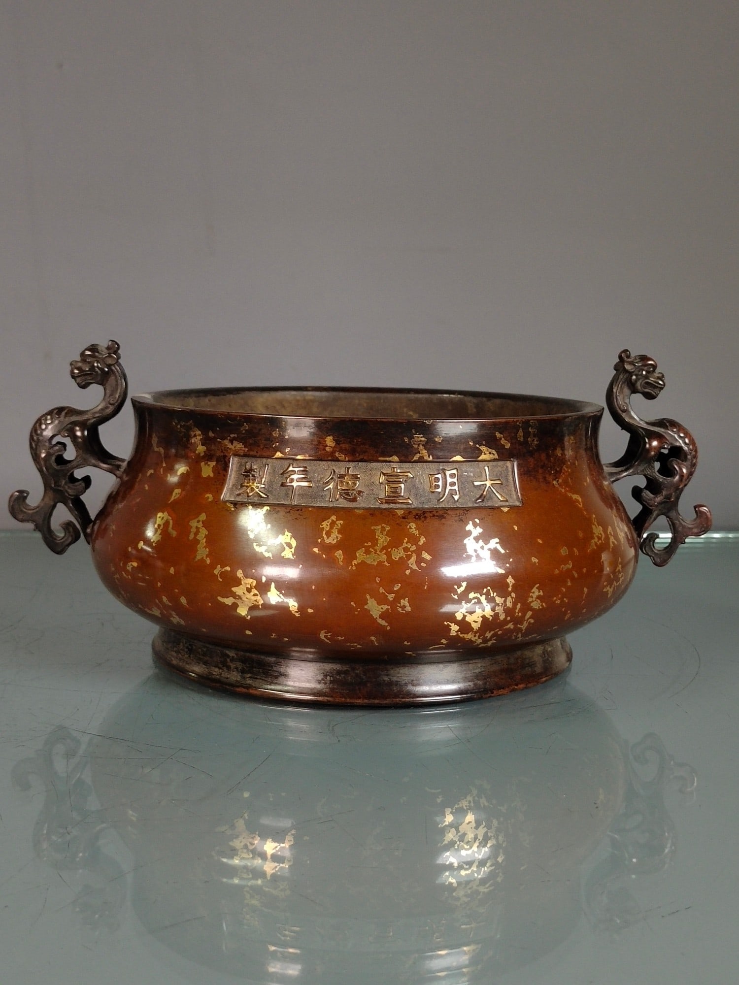 Chinese gilt bronze incense burner Ming dynasty Xuande Mark & Period: Size: Width 26 cm - Height 11 cm Materials: Gilt Bronze Time Period: Ming dynasty Manufactured Date: Xuande Mark & Period Object: Chinese Antique ⛨ Purchase With Confidence ✔ Verifi