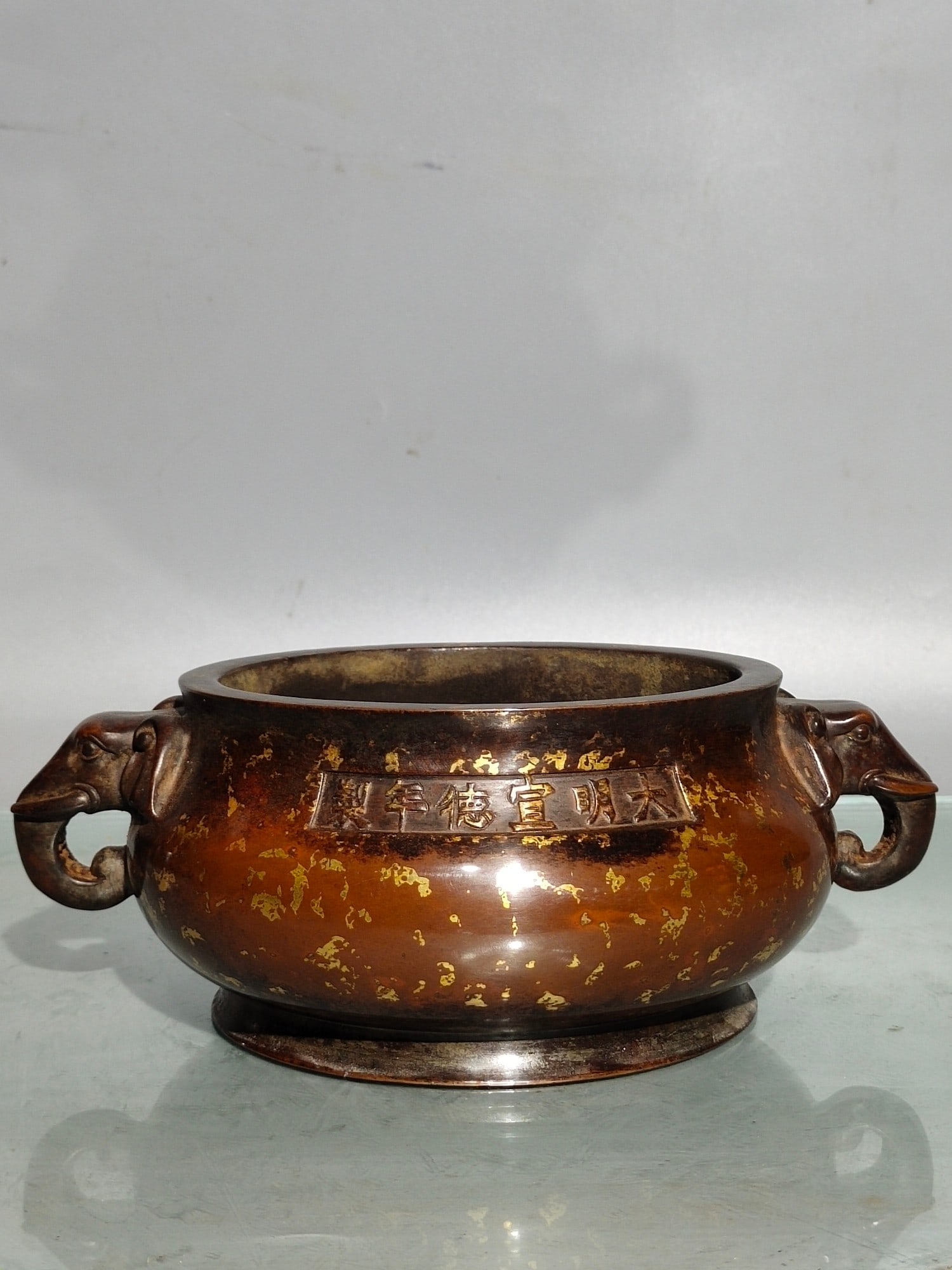 Chinese gilt bronze incense burner Ming dynasty Xuande Mark & Period: Size: Width 21.5 cm - Height 8.2 cm Materials: Gilt Bronze Time Period: Ming dynasty Manufactured Date: Xuande Mark & Period Object: Chinese Antique ⛨ Purchase With Confidence ✔ Ver