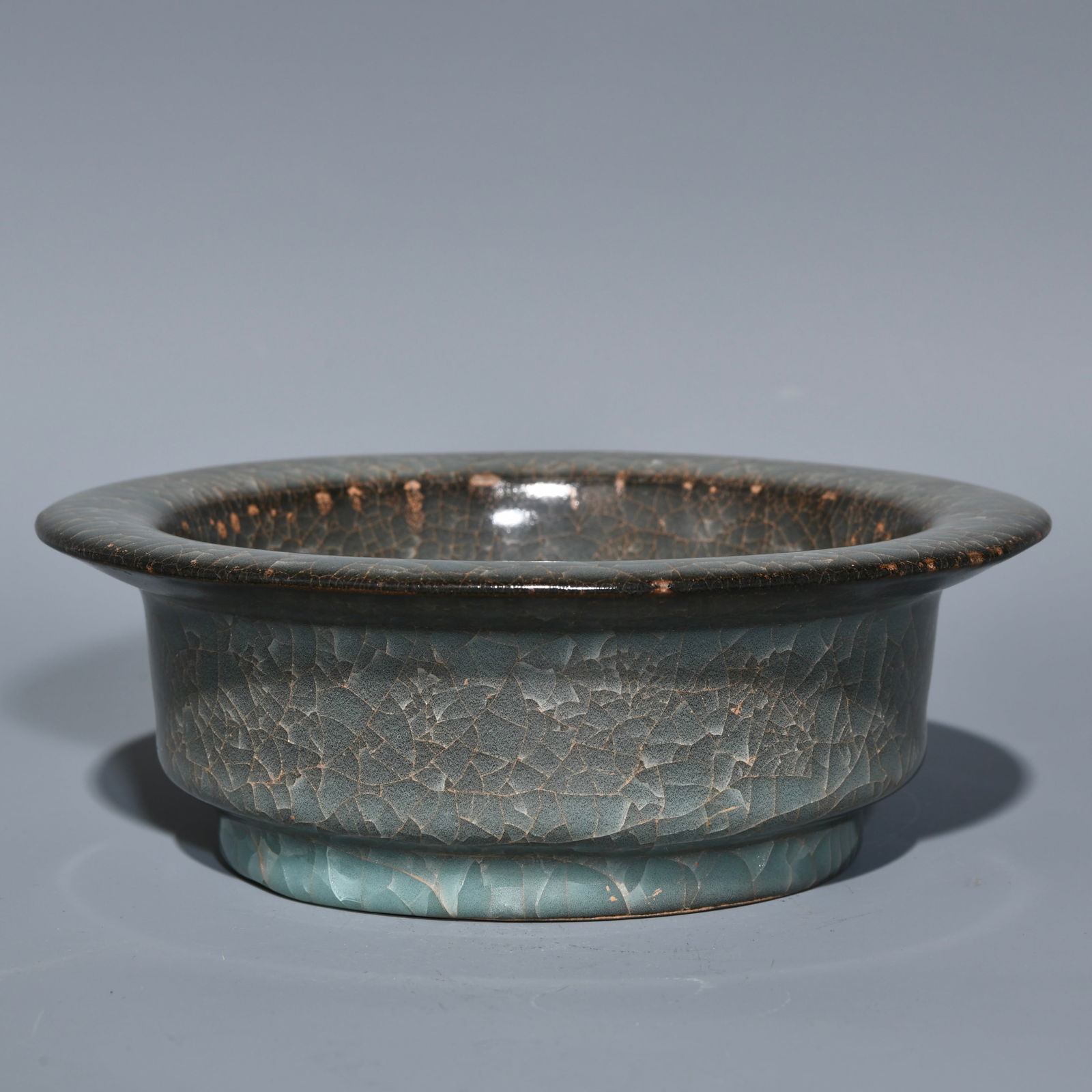 Song Dynasty official porcelain with cracked edges washer: Size: Width 17 cm - Height 6 cm Materials: Porcelain Time Period: Song dynasty Manufactured Date: 10th-c Period Object: Chinese Antique ⛨ Purchase With Confidence ✔ Verified Auction