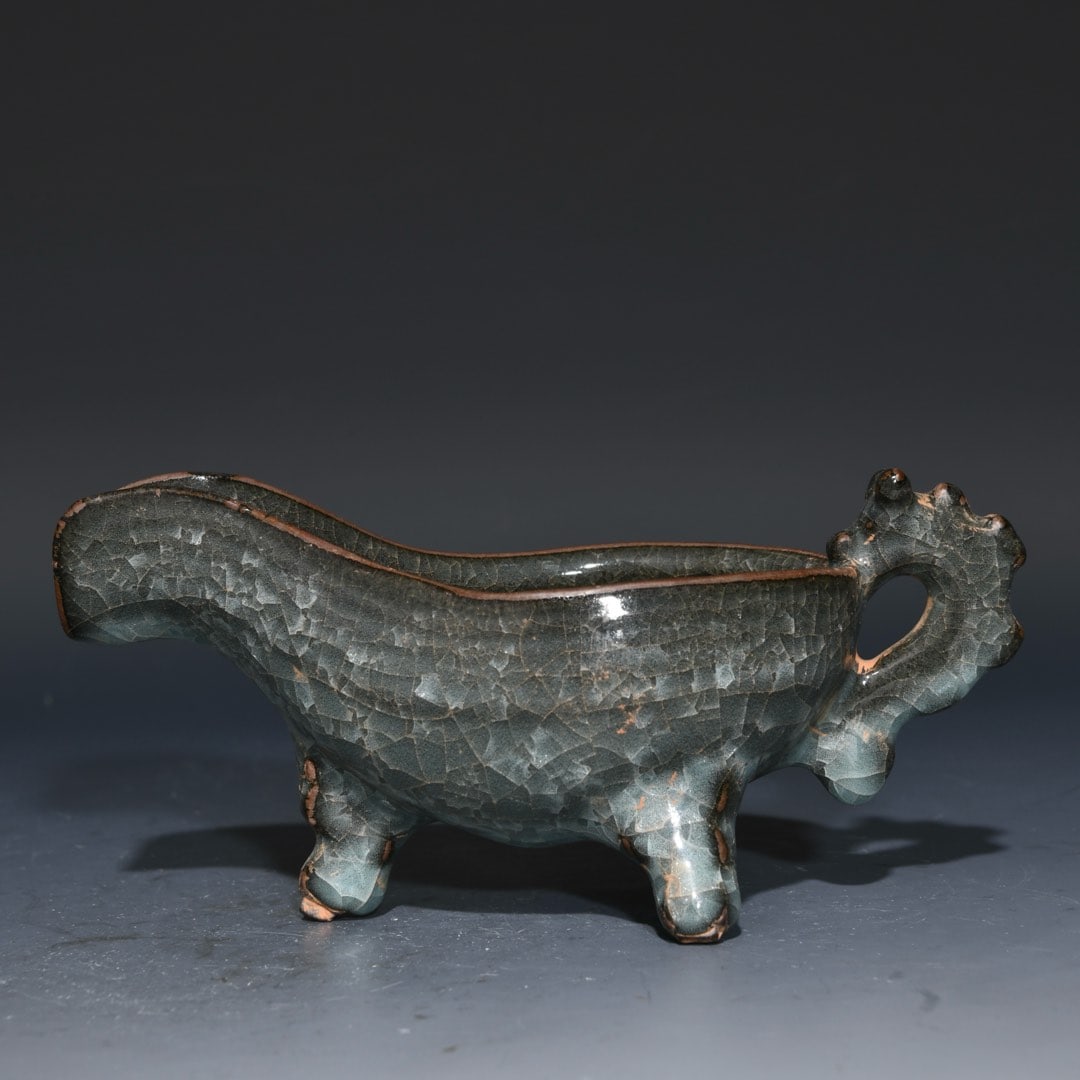 Song Dynasty official porcelain ice crack flow cup (1 of 9)