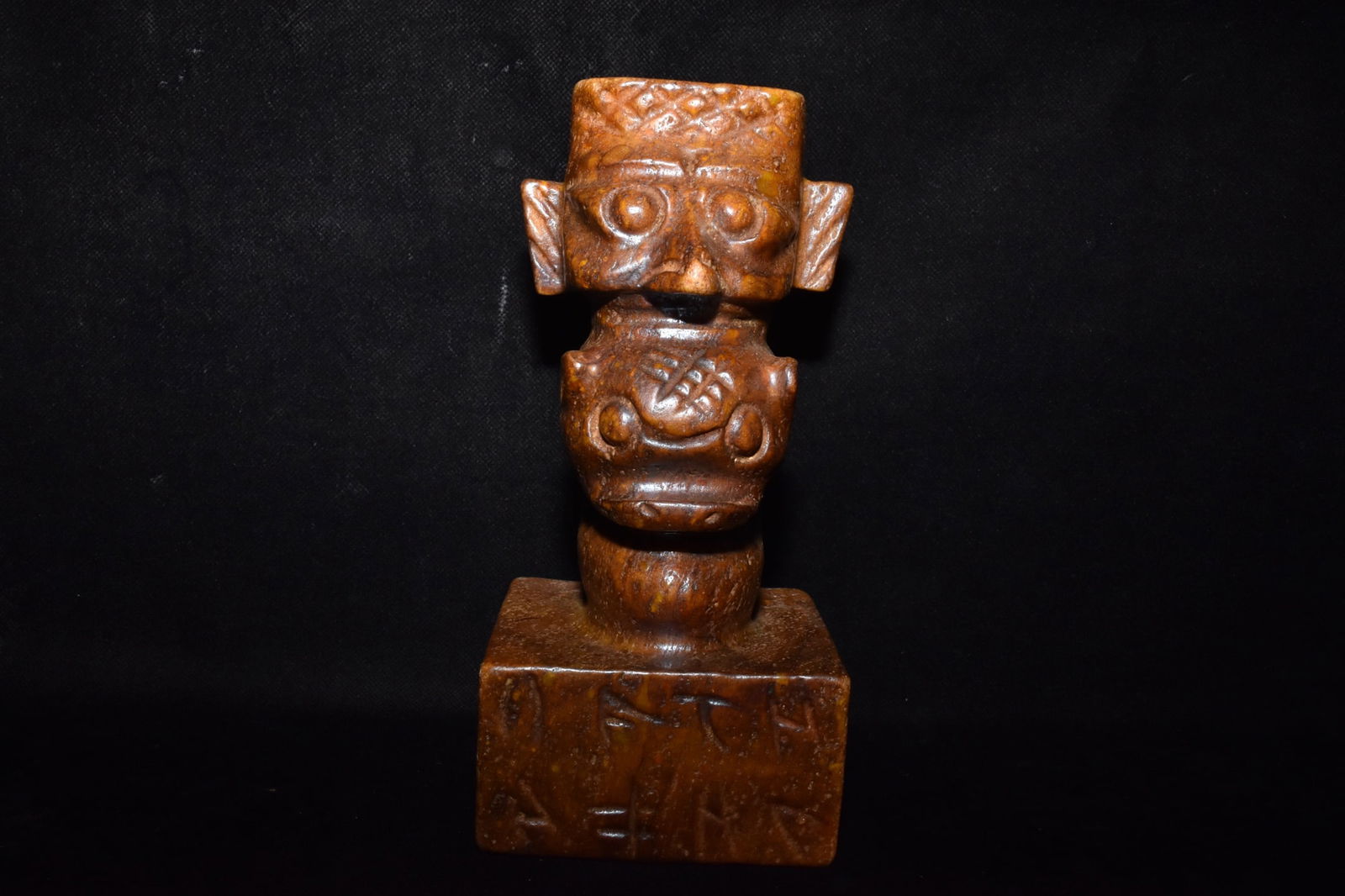 Chinese Hongshan culture jade carved ornaments: Size: Height 21 cm - Width 10 cm Materials: Natural Jade Time Period: Hongshan Culture Manufactured Date: 3000-BC Object: Chinese Antique ⛨ Purchase With Confidence ✔ Verified Aucti