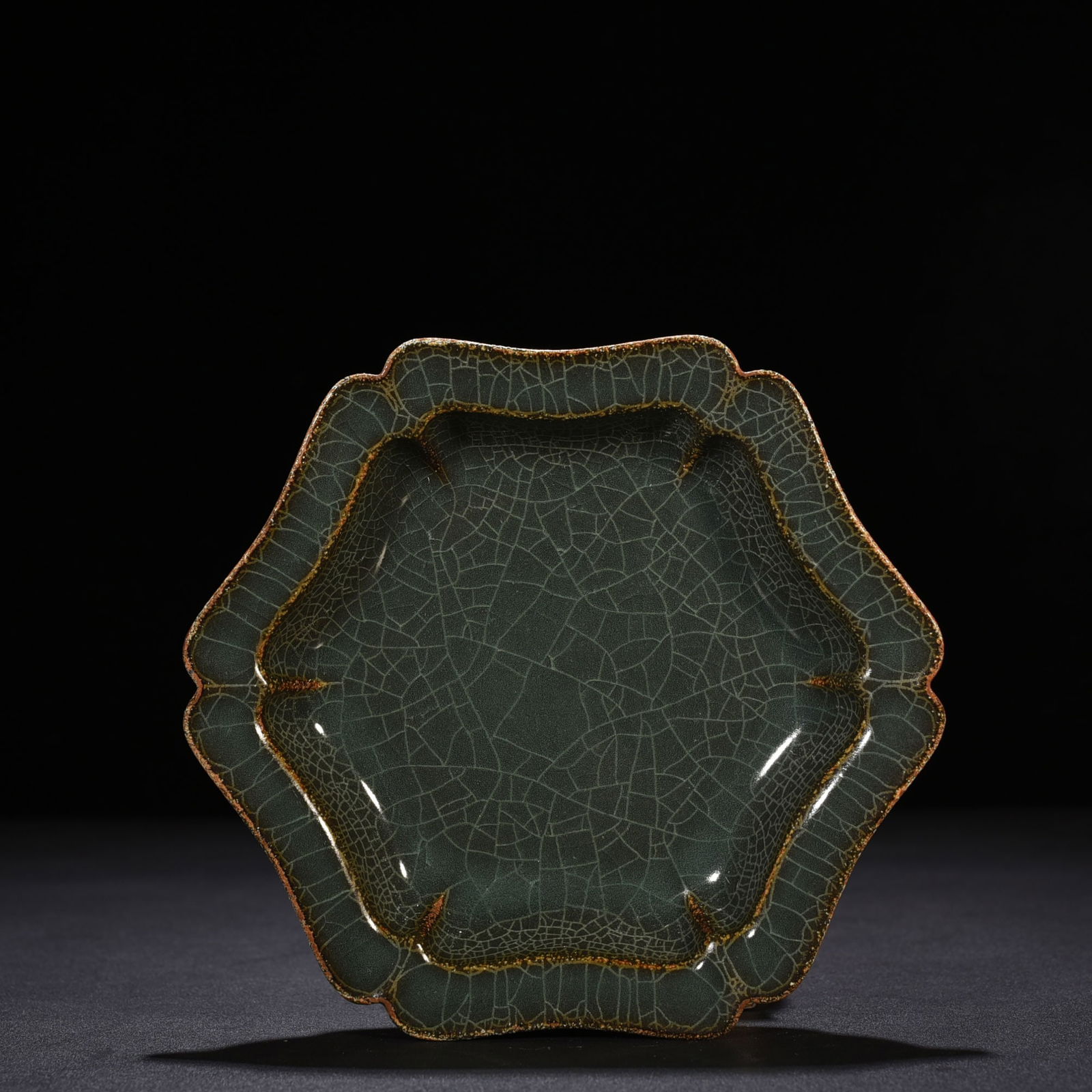 Song Dynasty Longquan Xikou kiln six-sided folding edge plate: Size: Width 18 cm - Height 3.5 cm Materials: Porcelain Time Period: Song dynasty Manufactured Date: 10th-c Period Object: Chinese Antique ⛨ Purchase With Confidence ✔ Verified Aucti
