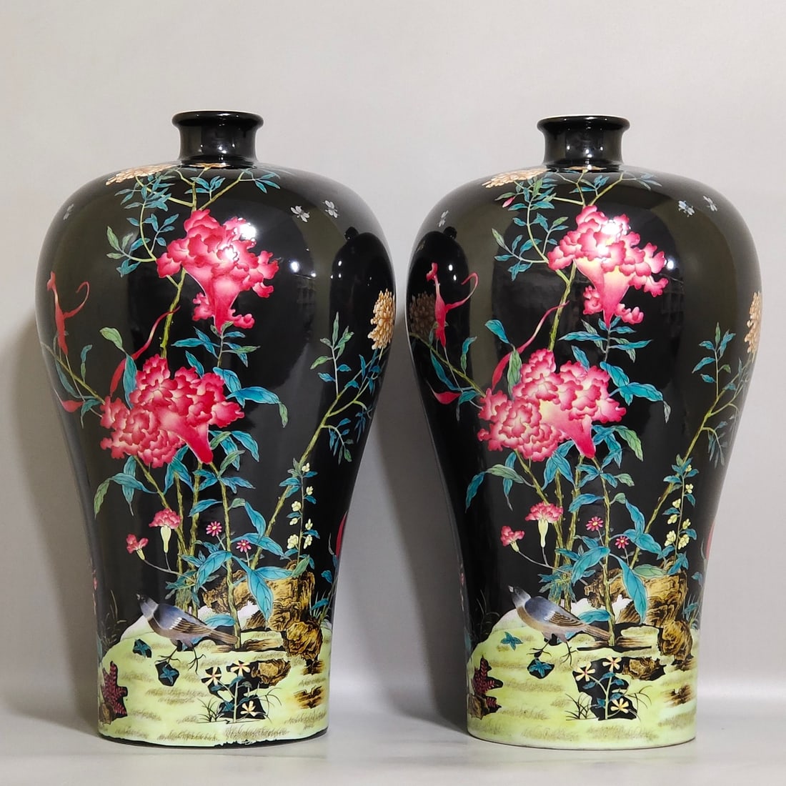 Qing Dynasty Yongzheng black gold glaze cockscomb flower and bird poems plum vase (1 of 9)