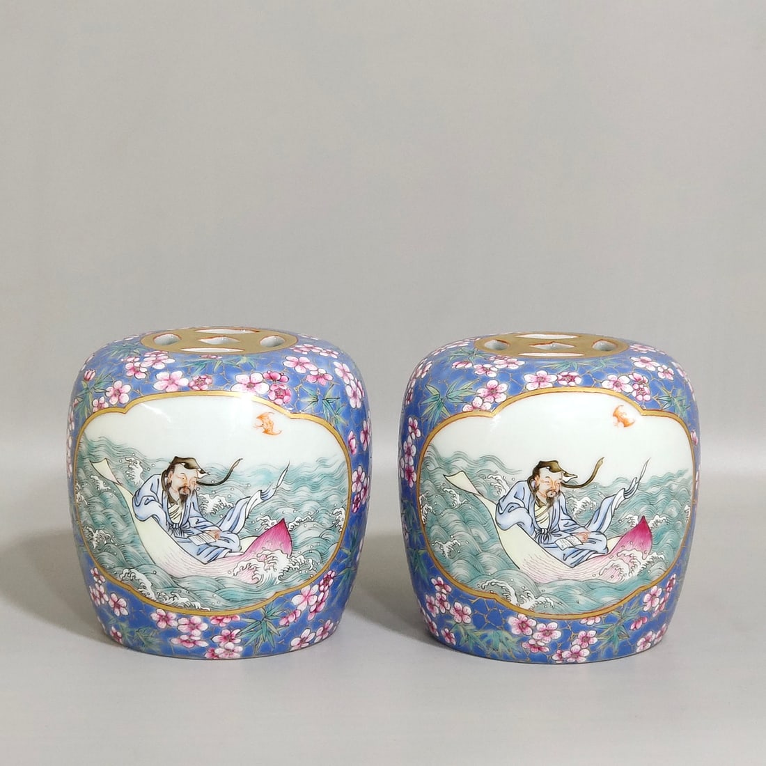 Qing Dynasty Yongzheng Ice Plum Blossom Window Immortal Riding on a Lotus Xiudun: Size: Width 8.5 cm - Height 8.5 cm Materials: Porcelain Time Period: Qing dynasty Manufactured Date: Yongzheng Mark & Period Object: Chinese Antique ⛨ Purchase With Confidence ✔ Ver