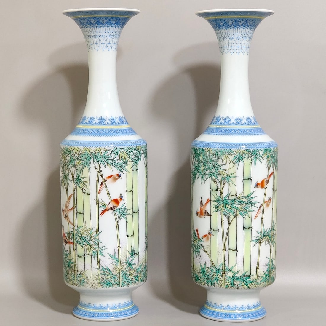 Chinese famille rose porcelain vase pair Qing dynasty Yongzheng Mark & Period: Size: Height 23.5 cm - Width 7 cm Materials: Porcelain Time Period: Qing dynasty Manufactured Date: Yongzheng Mark & Period Object: Chinese Antique ⛨ Purchase With Confidence ✔ Veri