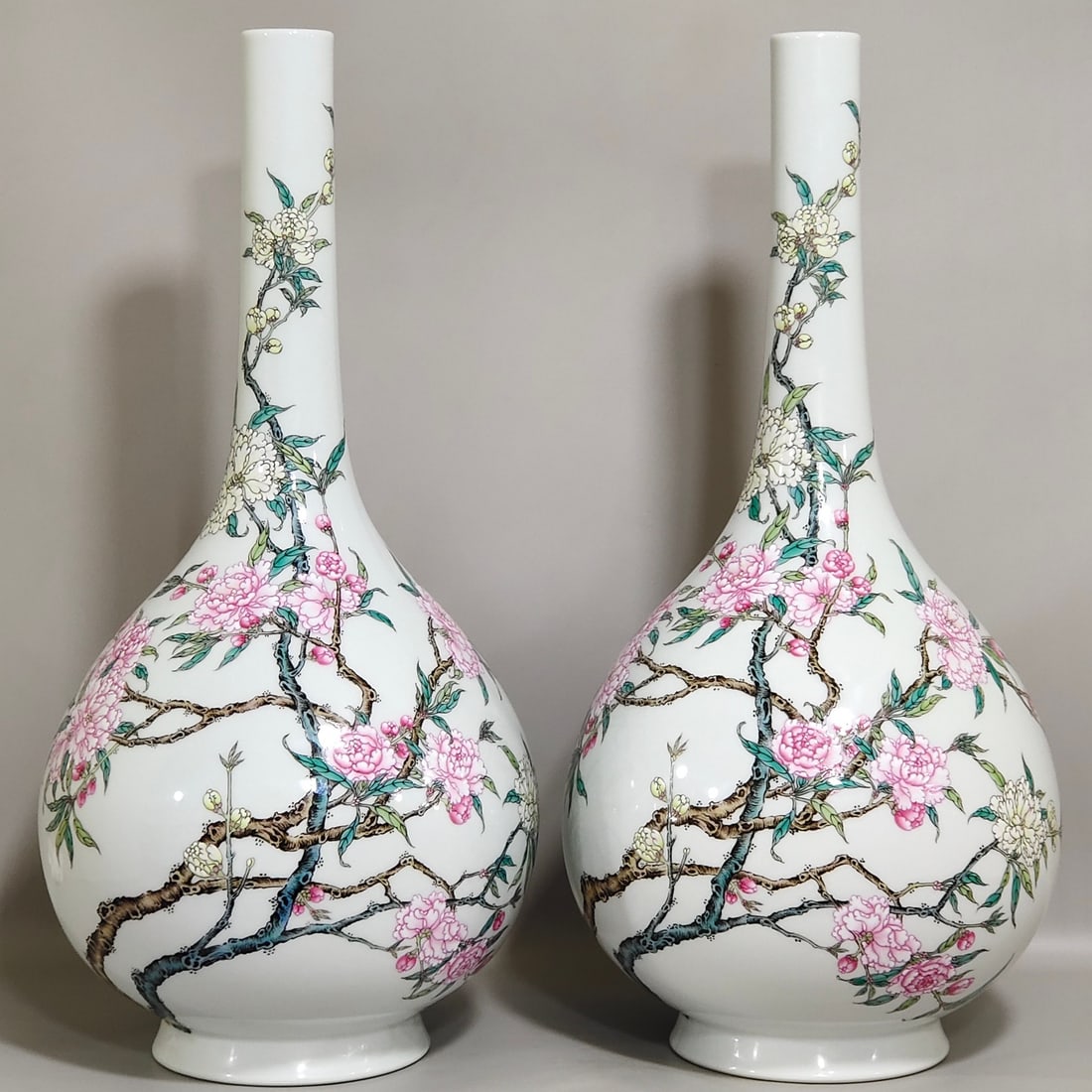 Chinese famille rose porcelain vase pair Qing dynasty Yongzheng Mark & Period (1 of 8)