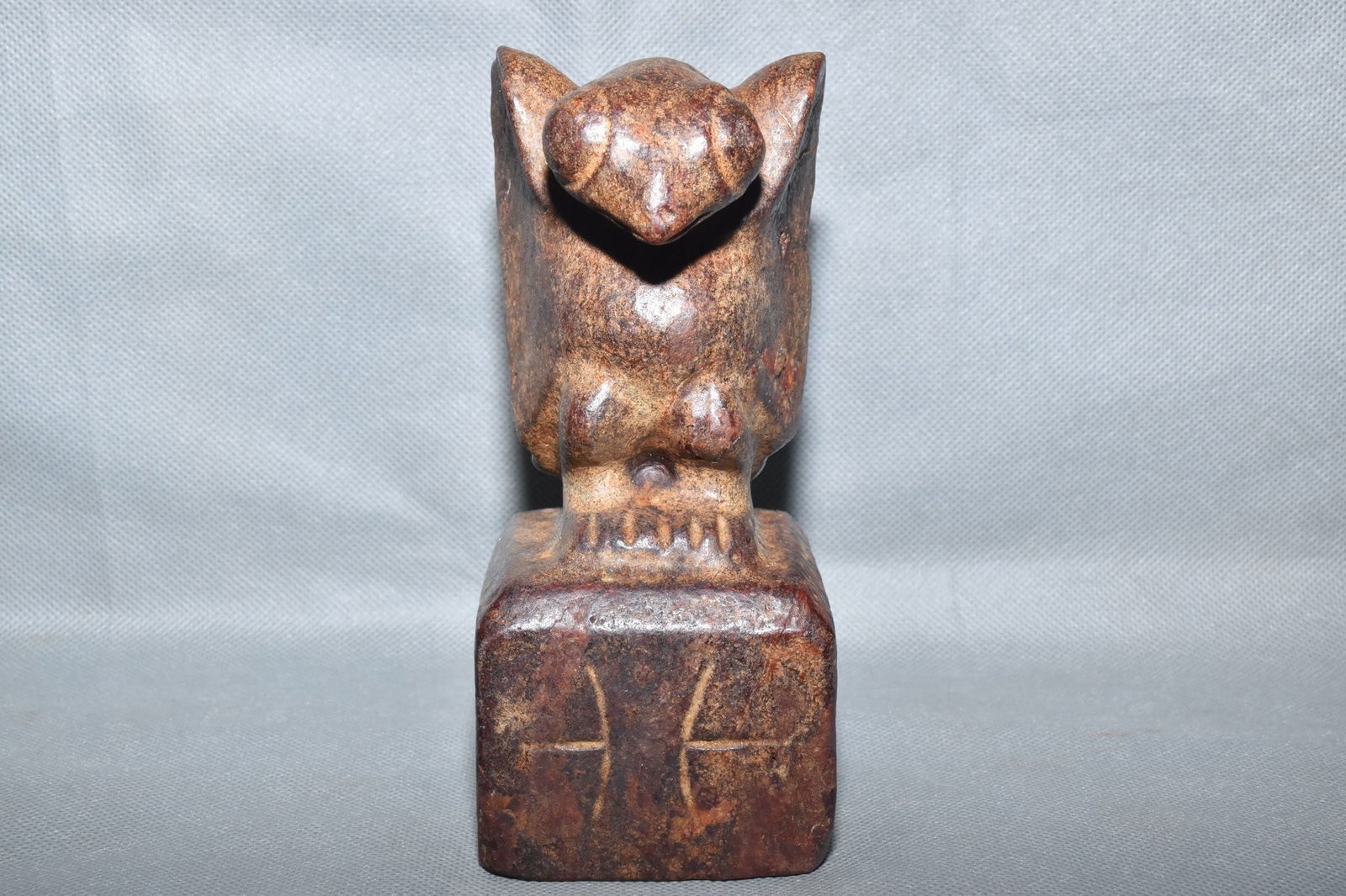 Chinese Hongshan culture jade carved ornaments: Size: Height 15.8 cm - Width 7 cm Materials: Natural Jade Time Period: Hongshan Culture Manufactured Date: 3000-BC Object: Chinese Antique ⛨ Purchase With Confidence ✔ Verified Auct