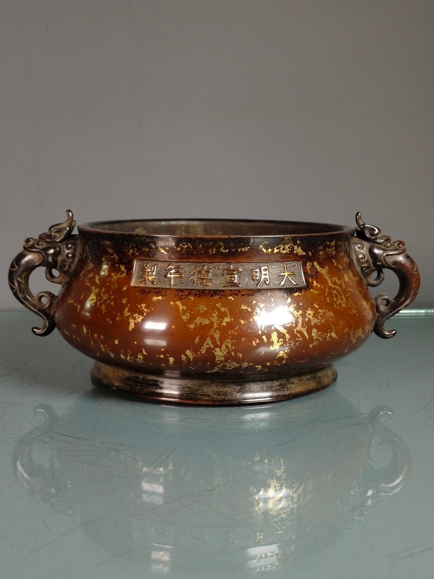 Chinese gilt bronze incense burner Ming dynasty Xuande Mark & Period: Size: Width 26 cm - Height 9.5 cm Materials: Gilt Bronze Time Period: Ming dynasty Manufactured Date: Xuande Mark & Period Object: Chinese Antique ⛨ Purchase With Confidence ✔ Verif