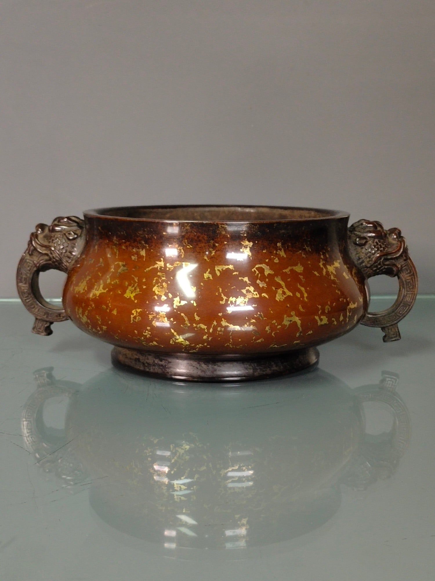 Chinese gilt bronze incense burner Ming dynasty Xuande Mark & Period: Size: Width 26 cm - Height 9.5 cm Materials: Gilt Bronze Time Period: Ming dynasty Manufactured Date: Xuande Mark & Period Object: Chinese Antique ⛨ Purchase With Confidence ✔ Verif