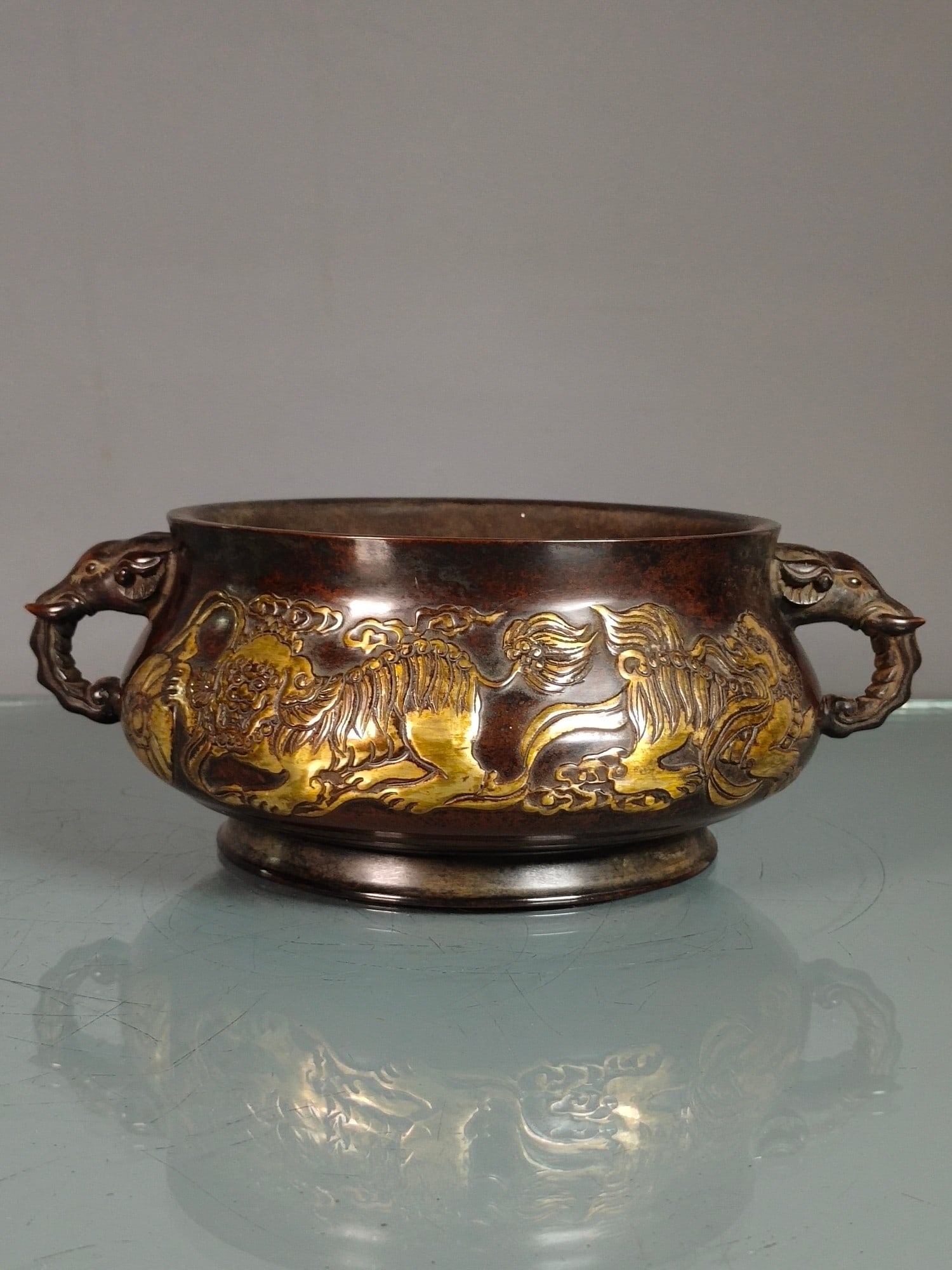 Chinese gilt bronze incense burner Ming dynasty Xuande Mark & Period: Size: Width 25 cm - Height 16.5 cm Materials: Gilt Bronze Time Period: Ming dynasty Manufactured Date: Xuande Mark & Period Object: Chinese Antique ⛨ Purchase With Confidence ✔ Veri