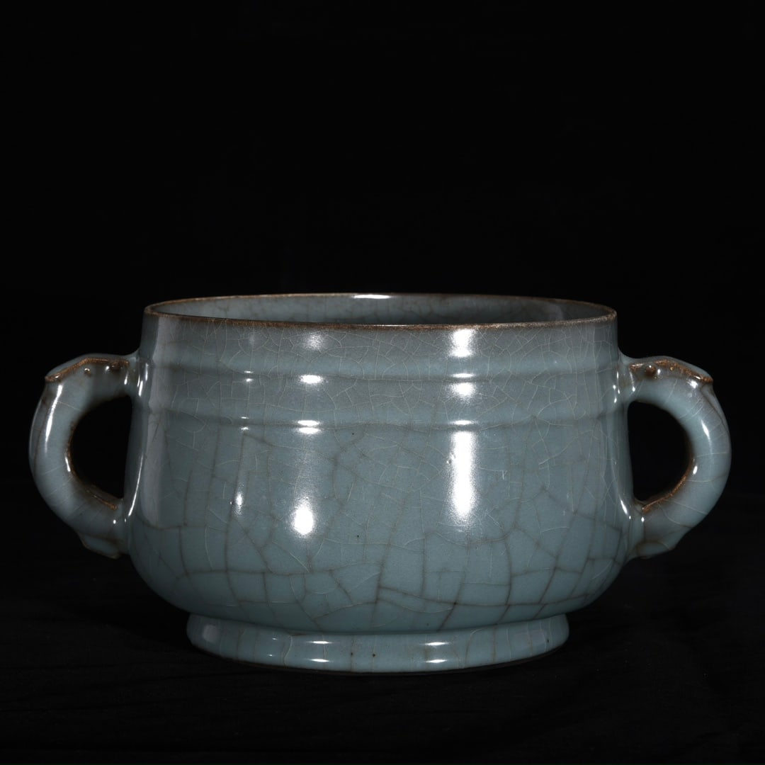 Song Dynasty official kiln double-eared stove with poem pattern inscribed by Qianlong: Size: Width 23 cm - Height 11 cm Materials: Porcelain Time Period: Song dynasty Manufactured Date: 10th-c Period Object: Chinese Antique ⛨ Purchase With Confidence ✔ Verified Auctio