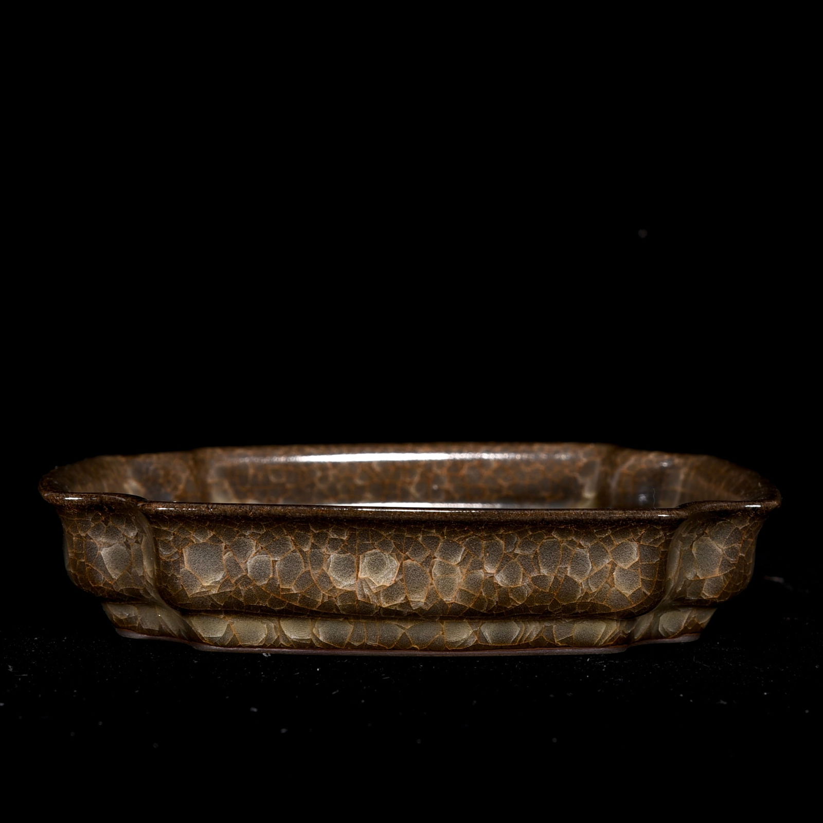 Song Dynasty Guan kiln ice crackle plate (1 of 9)