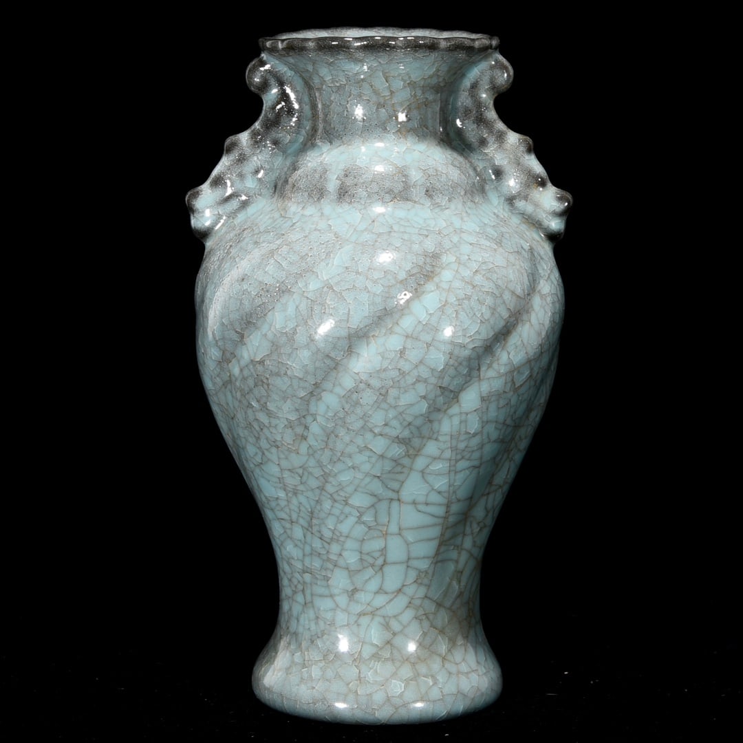 Song Dynasty official kiln official porcelain ice cracked amphorae: Size: Height 23 cm - Width 13 cm Materials: Porcelain Time Period: Song dynasty Manufactured Date: 10th-c Object: Chinese Antique ⛨ Purchase With Confidence ✔ Verified Auction House