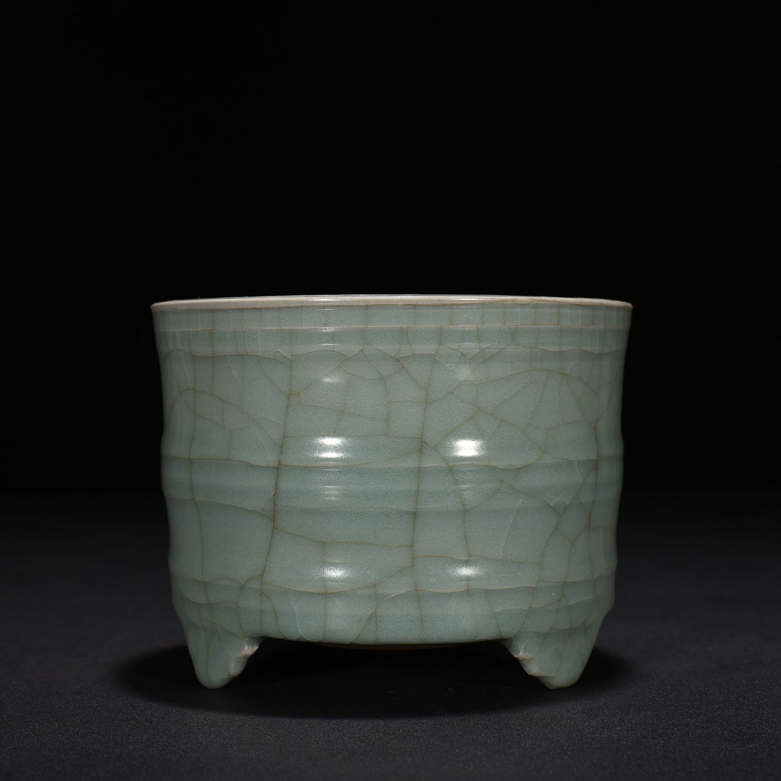 Song Dynasty Longquan kiln pink celadon glaze dazzling furnace: Size: Width 13 cm - Height 10 cm Materials: Porcelain Time Period: Song dynasty Manufactured Date: 10th-c Period Object: Chinese Antique ⛨ Purchase With Confidence ✔ Verified Auctio