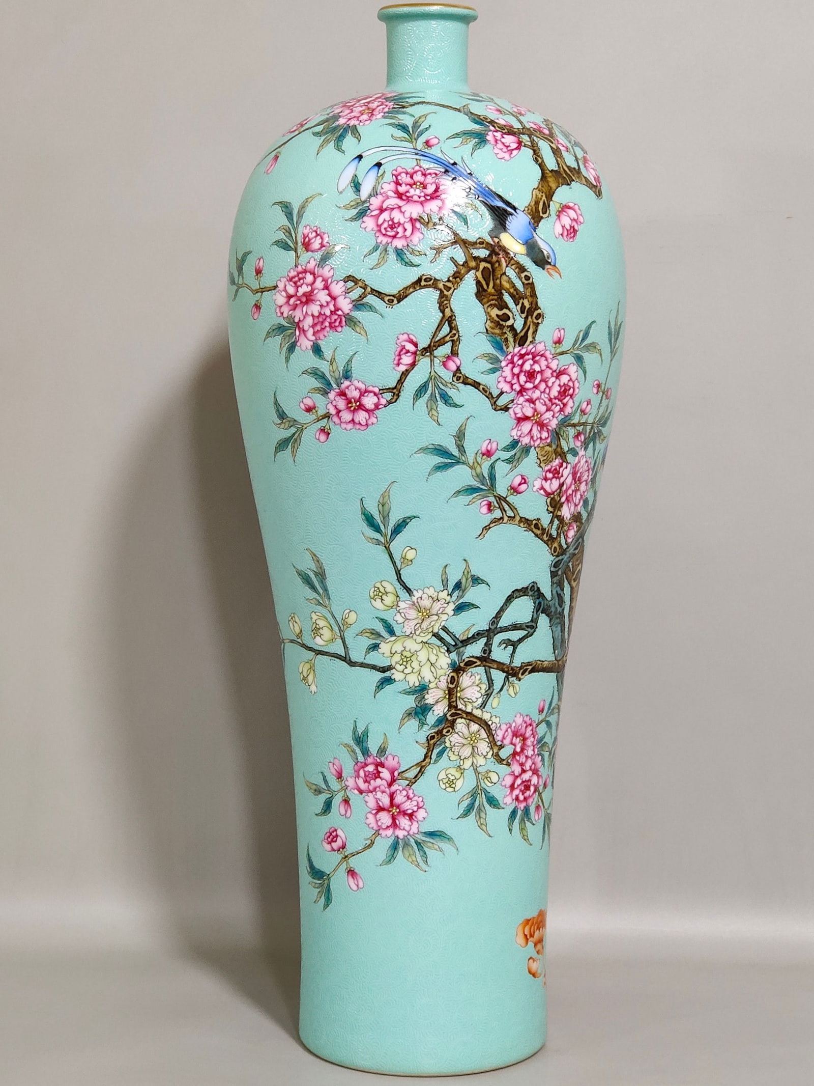 Chinese famille rose porcelain vase Qing dynasty Yongzheng Mark & Period: Size: Height 37 cm - Width 13 cm Materials: Porcelain Time Period: Qing dynasty Manufactured Date: Yongzheng Mark & Period Object: Chinese Antique ⛨ Purchase With Confidence ✔ Verif