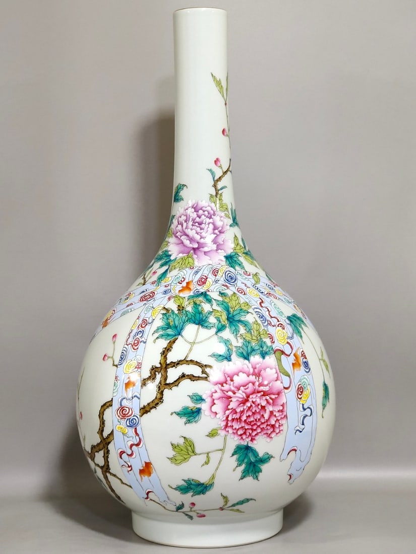 Chinese famille rose porcelain vase Qing dynasty Yongzheng Mark & Period (1 of 8)