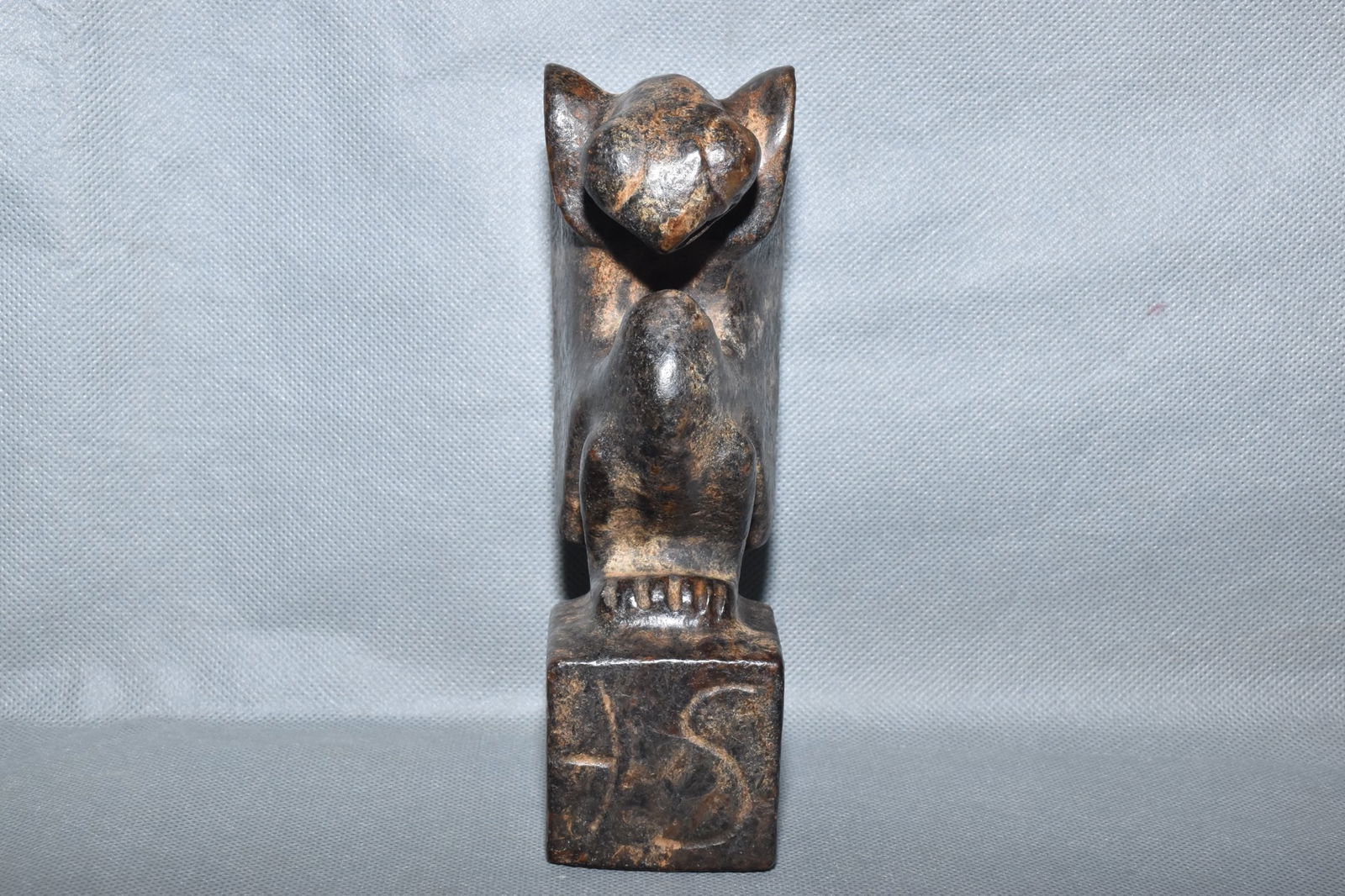 Chinese Hongshan culture jade carved ornaments (1 of 10)