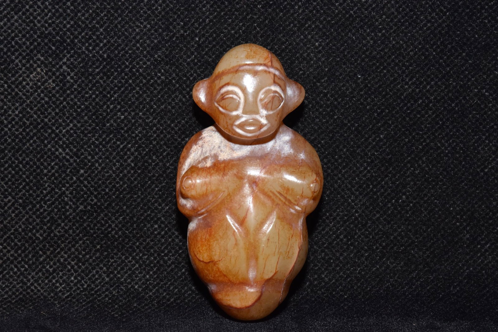Chinese Hongshan culture jade carved ornaments: Size: Height 7.3 cm - Width 3.5 cm Materials: Natural Jade Time Period: Hongshan Culture Manufactured Date: 3000-BC Object: Chinese Antique ⛨ Purchase With Confidence ✔ Verified Auc