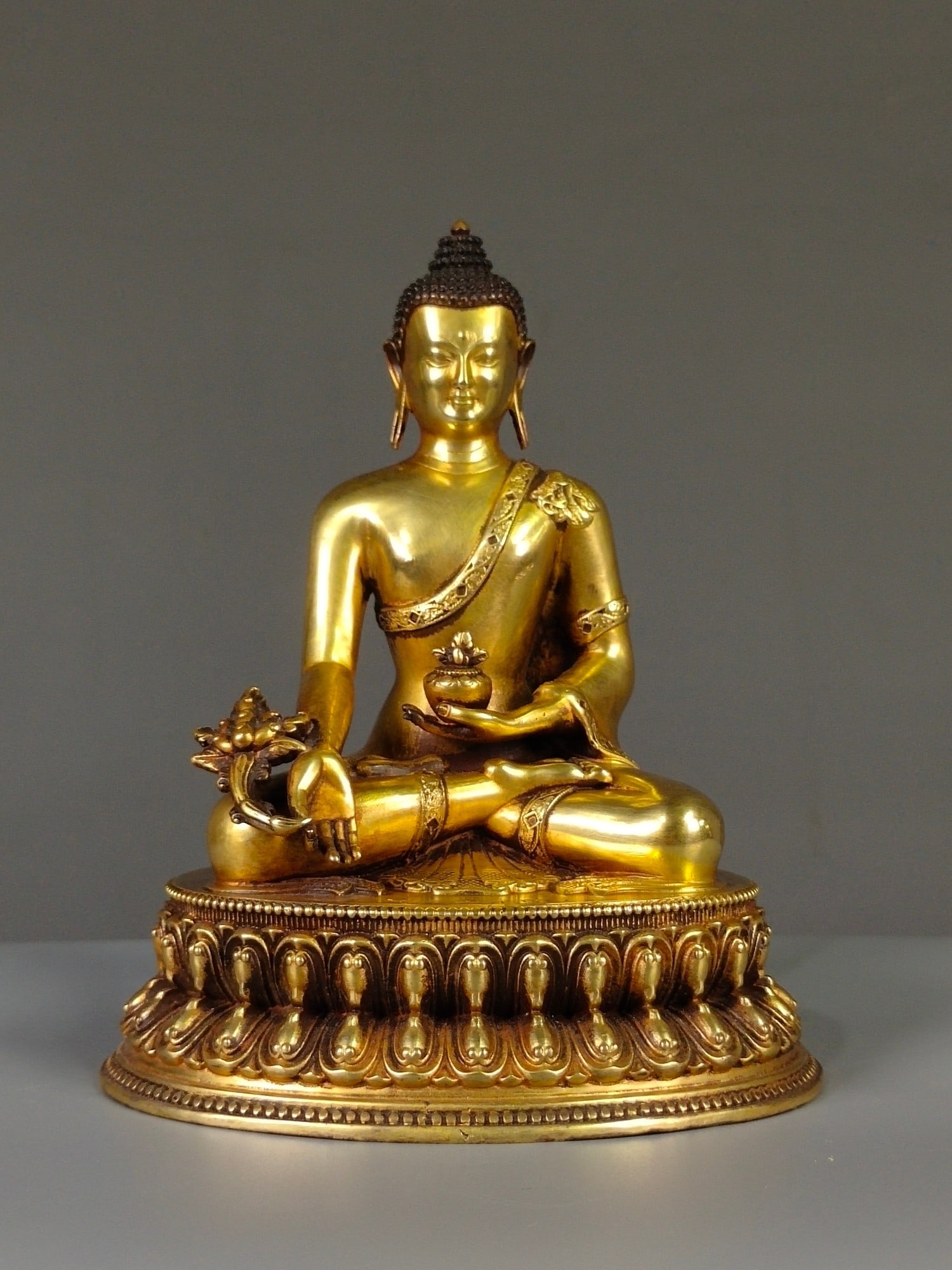 Chinese gilt bronze buddha figure Qing dynasty (1 of 9)
