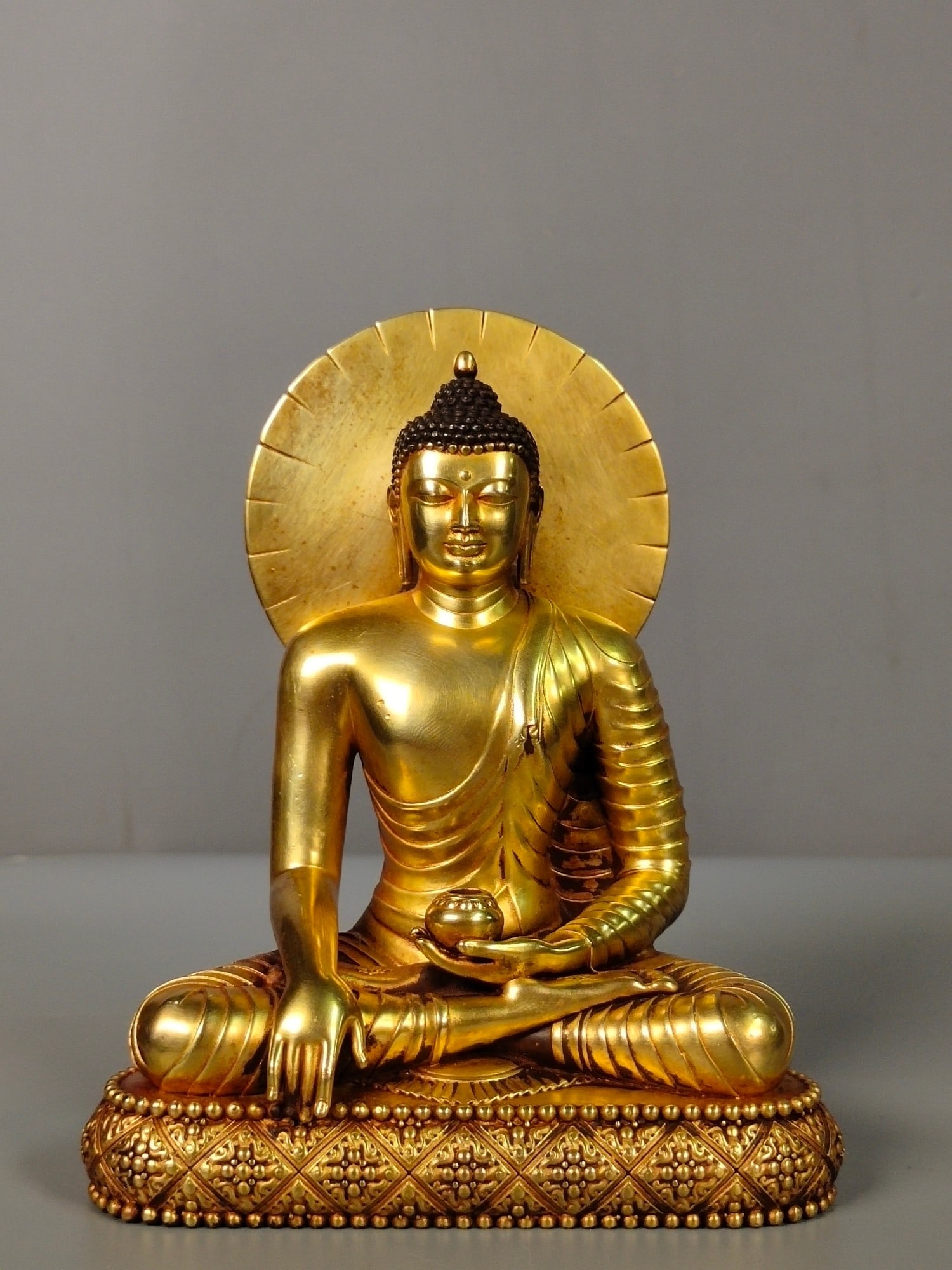 Chinese gilt bronze buddha figure Qing dynasty (1 of 9)