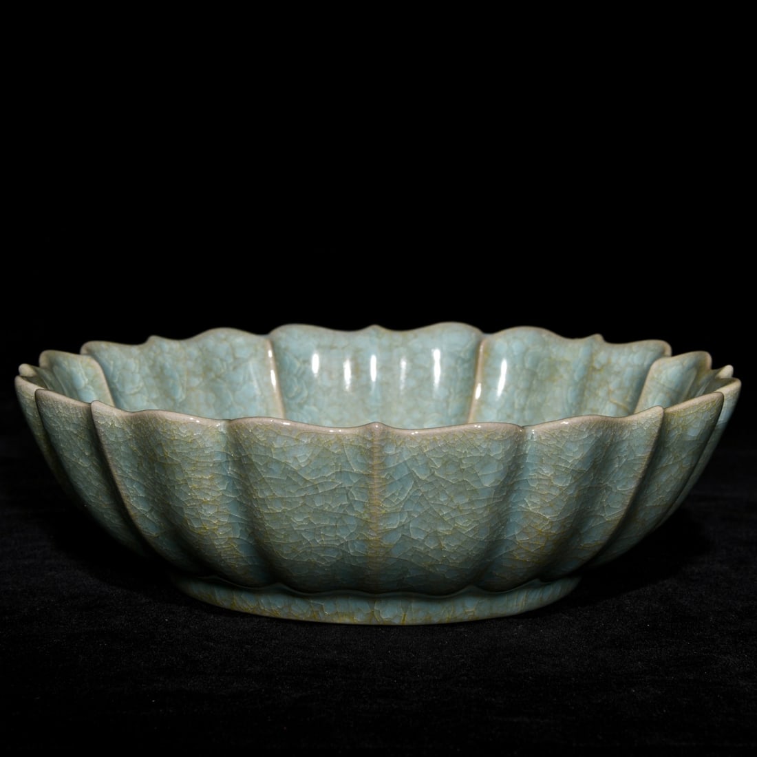 Song Dynasty Ru kiln ice crackle flower mouth washer (1 of 9)