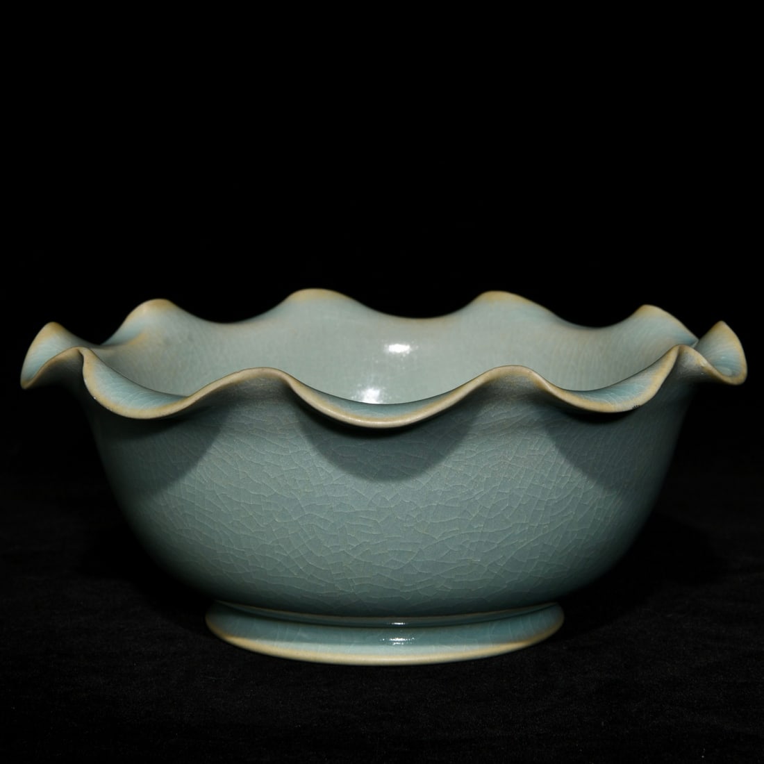 Chinese Azure-glazed frog bowl Ru Kiln Song Dynasty: Size: Width 20 cm - Height 8.8 cm Materials: Porcelain Time Period: Song dynasty Manufactured Date: 10th-c Period Object: Chinese Antique ⛨ Purchase With Confidence ✔ Verified Aucti