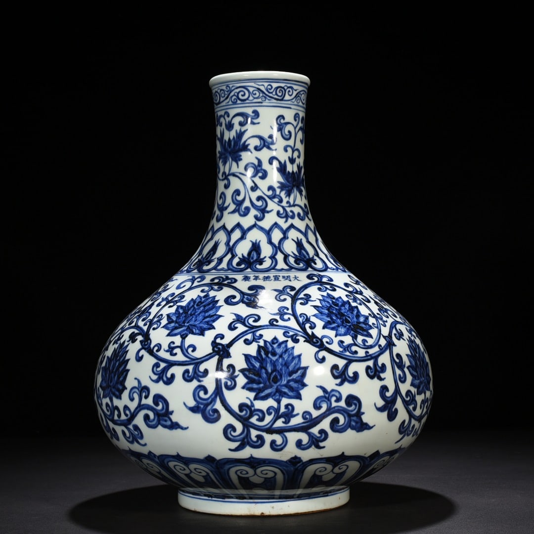 Chinese blue and white porcelain vase Ming dynasty Xuande Mark & Period: Size: Height 43 cm - Width 22 cm Materials: Porcelain Time Period: Ming dynasty Manufactured Date: Xuande Mark & Period Object: Chinese Antique ⛨ Purchase With Confidence ✔ Verified