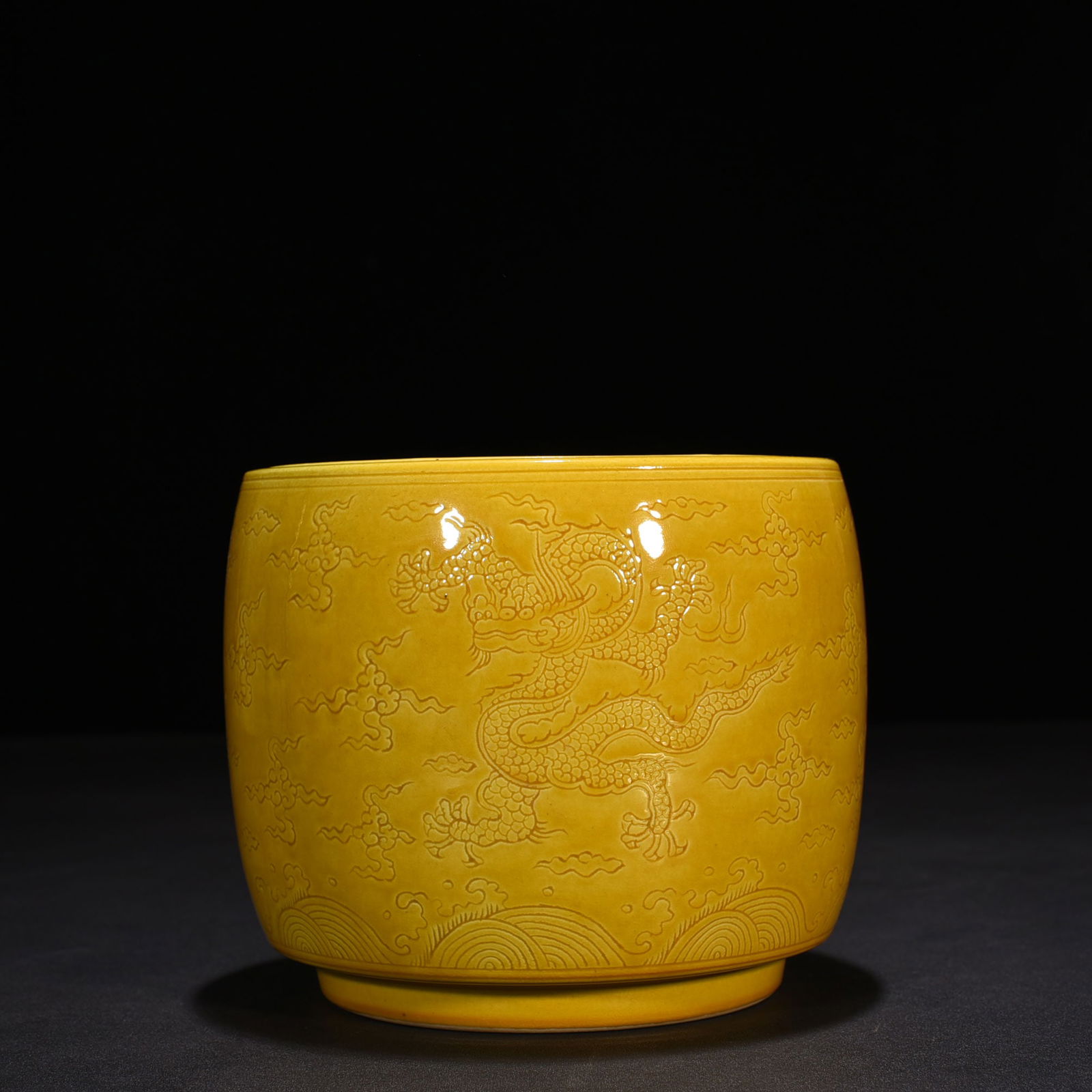 Ming dynasty Hongzhi jiaoyellow glaze hidden dragon cricket porcelain jar (1 of 9)