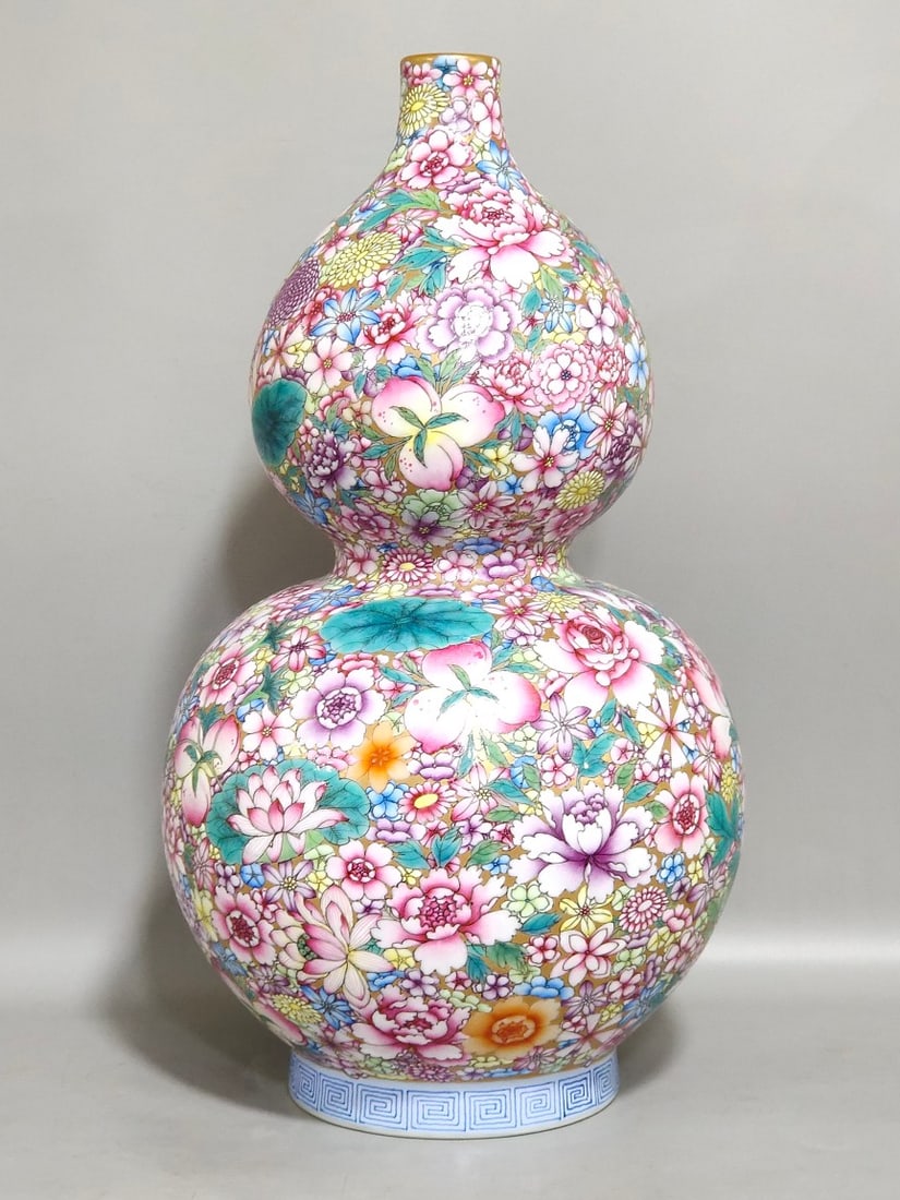 Qing Dynasty Yongzheng Hundred Flowers Gourd Vase: Size: Height 34 cm - Width 17 cm Materials: Porcelain Time Period: Qing dynasty Manufactured Date: Yongzheng Mark & Period Object: Chinese Antique ⛨ Purchase With Confidence ✔ Verif