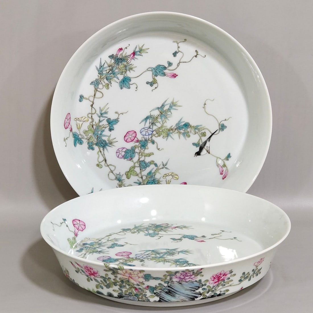 Chinese famille rose porcelain plate pair: Size: Width 20 cm - Height 4.3 cm Materials: Porcelain Time Period: Qing dynasty Manufactured Date: Daoguang Mark & Period Object: Chinese Antique ⛨ Purchase With Confidence ✔ Verif