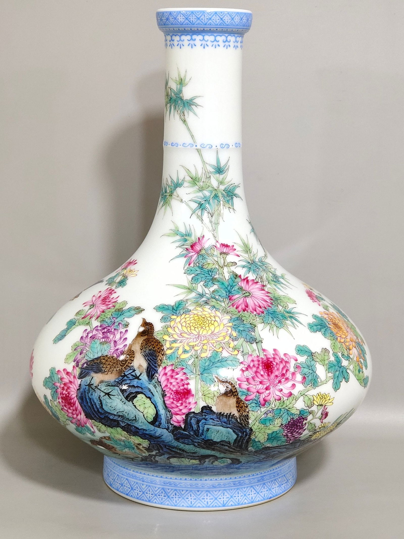 Chinese famille rose porcelain vase Qing dynasty Yongzheng Mark & Period: Size: Height 29 cm - Width 19 cm Materials: Porcelain Time Period: Qing dynasty Manufactured Date: Yongzheng Mark & Period Object: Chinese Antique ⛨ Purchase With Confidence ✔ Verif
