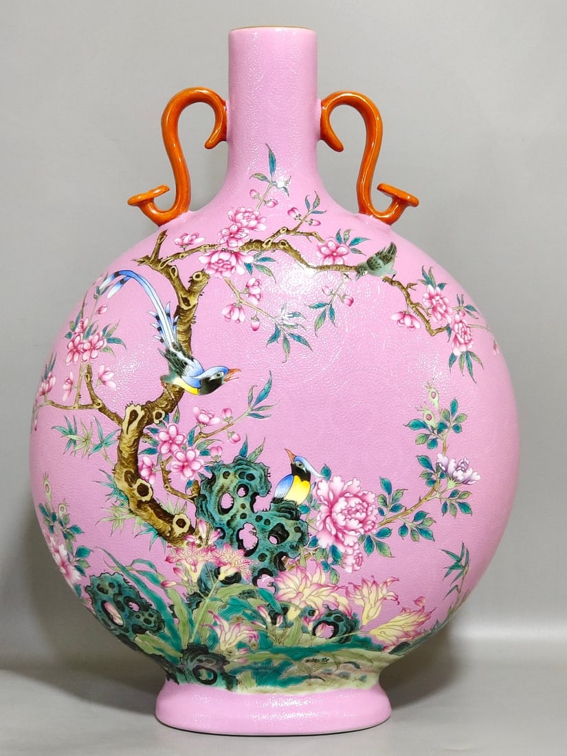 Qing Dynasty Yongzheng rouge powder carved flowers and birds holding the moon vase: Size: Height 34 cm - Width 24 cm Materials: Porcelain Time Period: Qing dynasty Manufactured Date: Yongzheng Mark & Period Object: Chinese Antique ⛨ Purchase With Confidence ✔ Verif