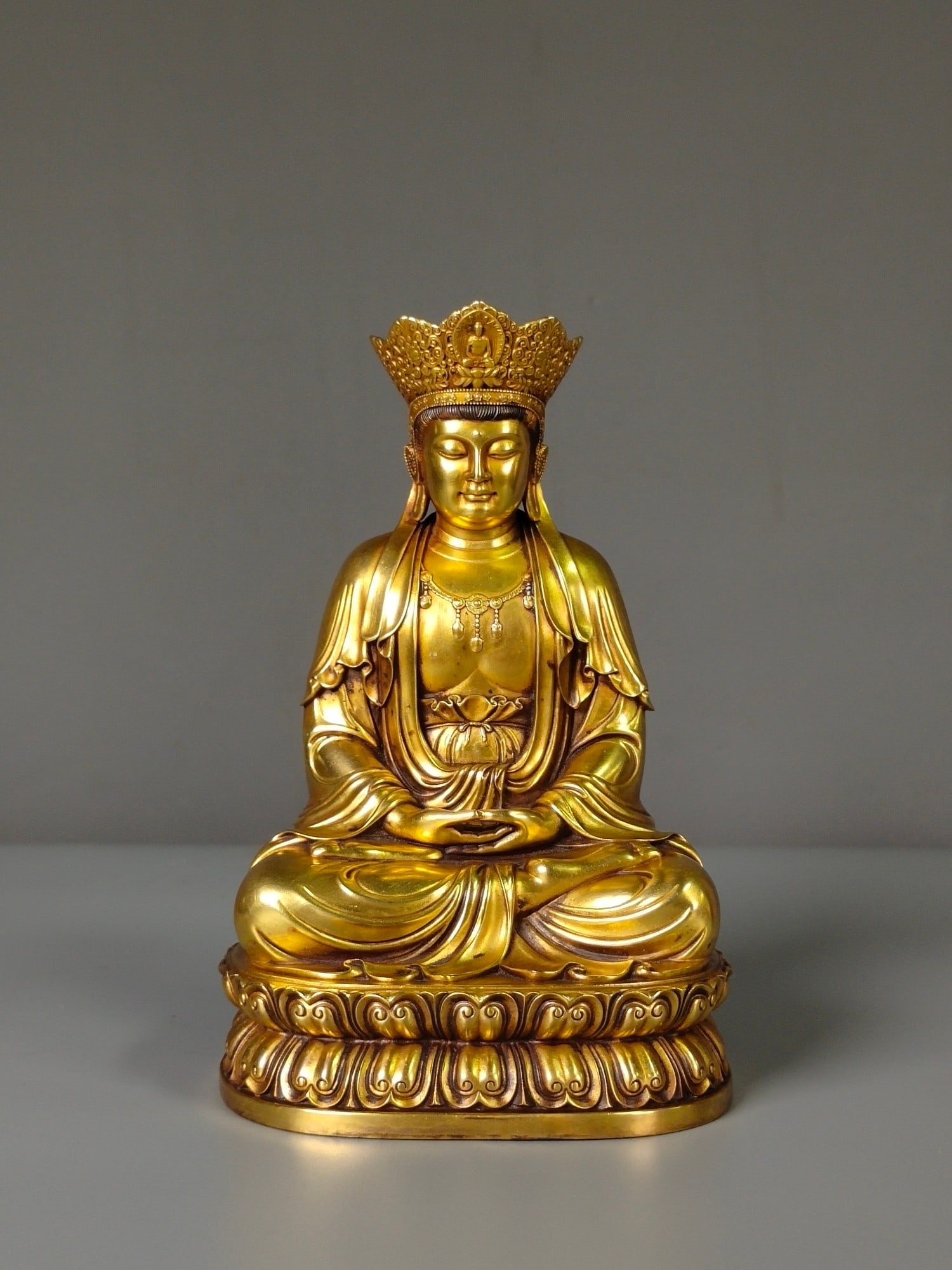 Chinese gilt bronze buddha figure Qing dynasty: Size: Height 16 cm - Width 10.5 cm Materials: Gilt Bronze Time Period: Qing dynasty Manufactured Date: Qianlong Period Object: Chinese Antique ⛨ Purchase With Confidence ✔ Verified