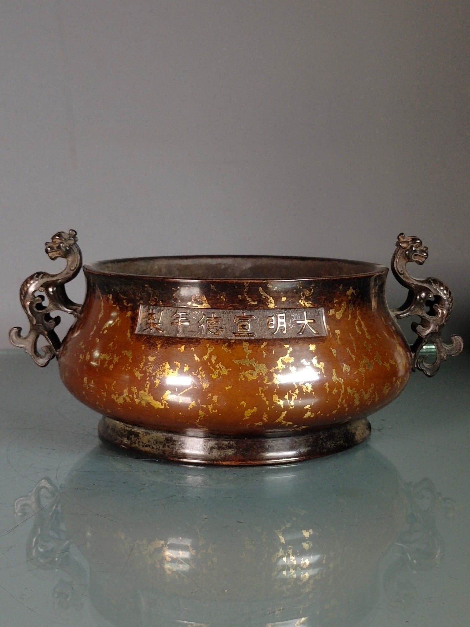 Chinese gilt bronze incense burner Ming dynasty Xuande Mark & Period: Size: Width 25.5 cm - Height 11 cm Materials: Gilt Bronze Time Period: Ming dynasty Manufactured Date: Xuande Mark & Period Object: Chinese Antique ⛨ Purchase With Confidence ✔ Veri